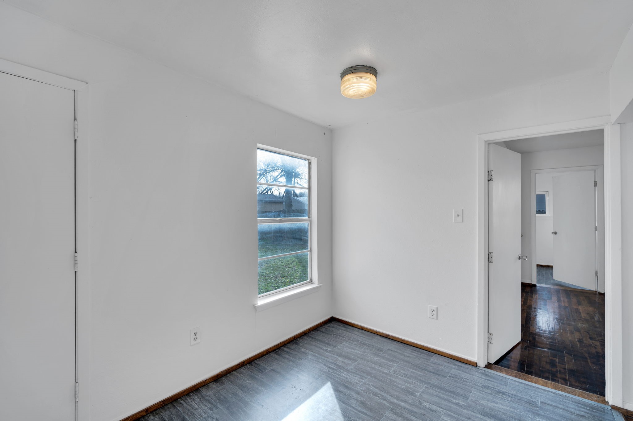 220 N Commerce Street Burleson TX 76028