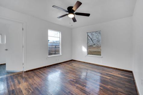 220 N Commerce Street Burleson TX 76028