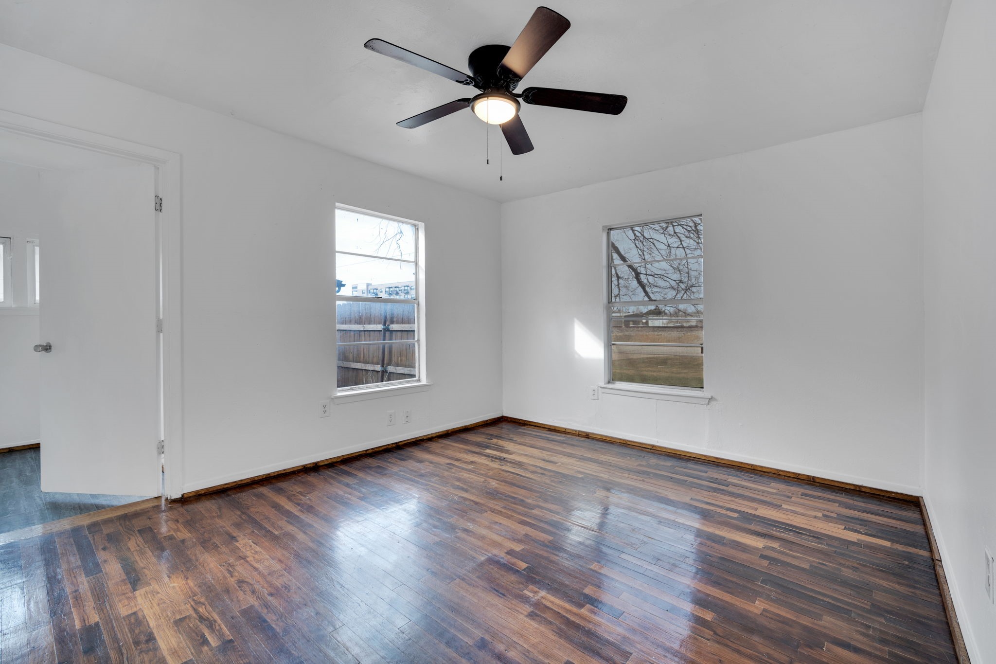 220 N Commerce Street Burleson TX 76028