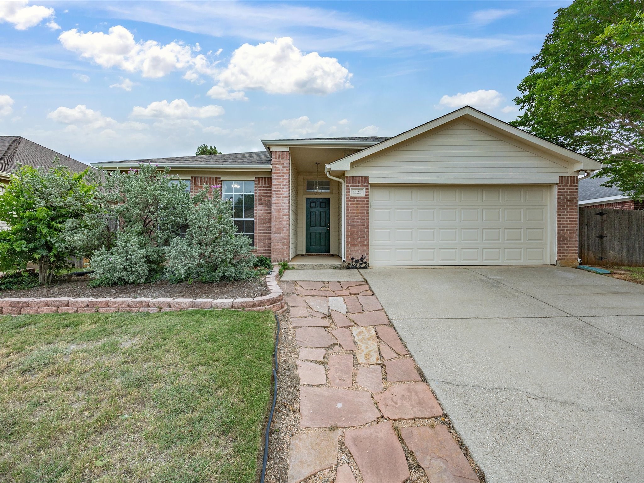 1123 Greenview Lane Kennedale TX 76060