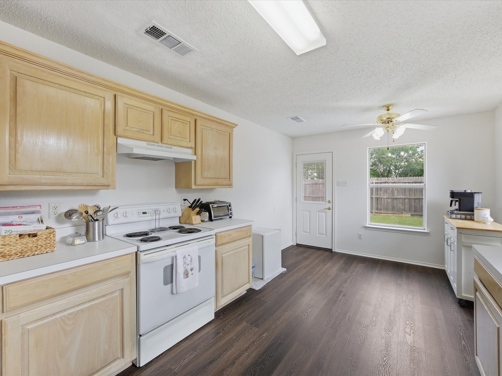 1123 Greenview Lane Kennedale TX 76060