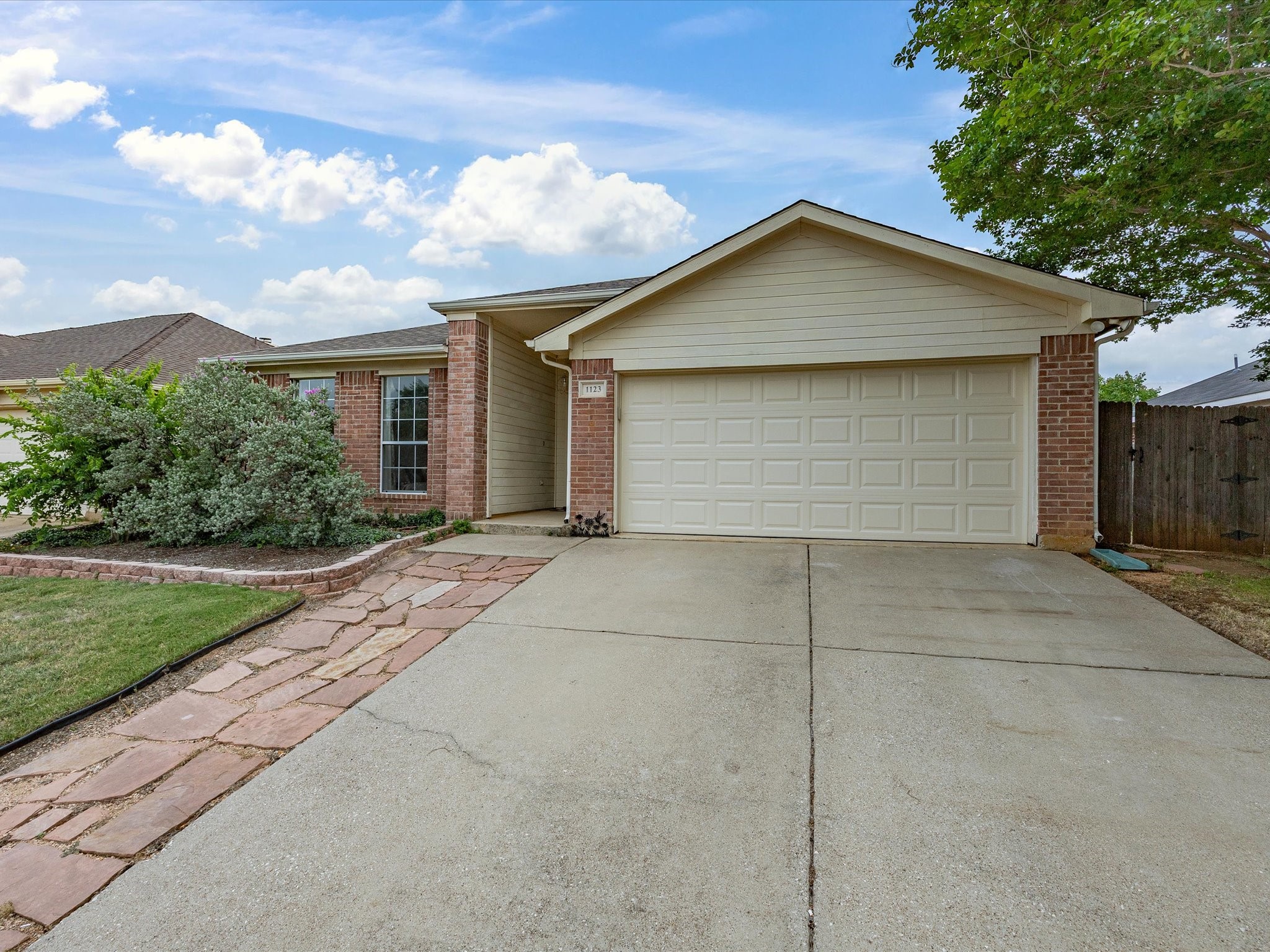 1123 Greenview Lane Kennedale TX 76060