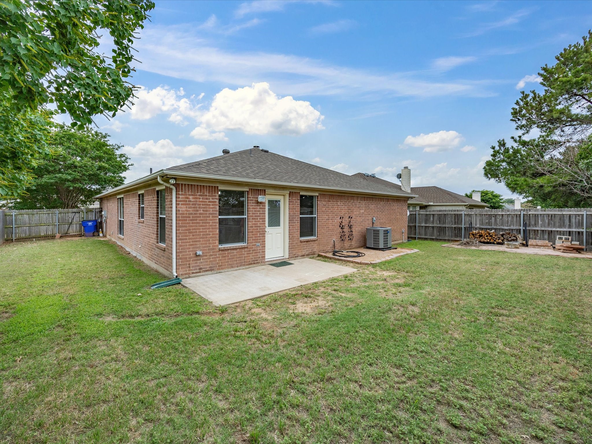 1123 Greenview Lane Kennedale TX 76060