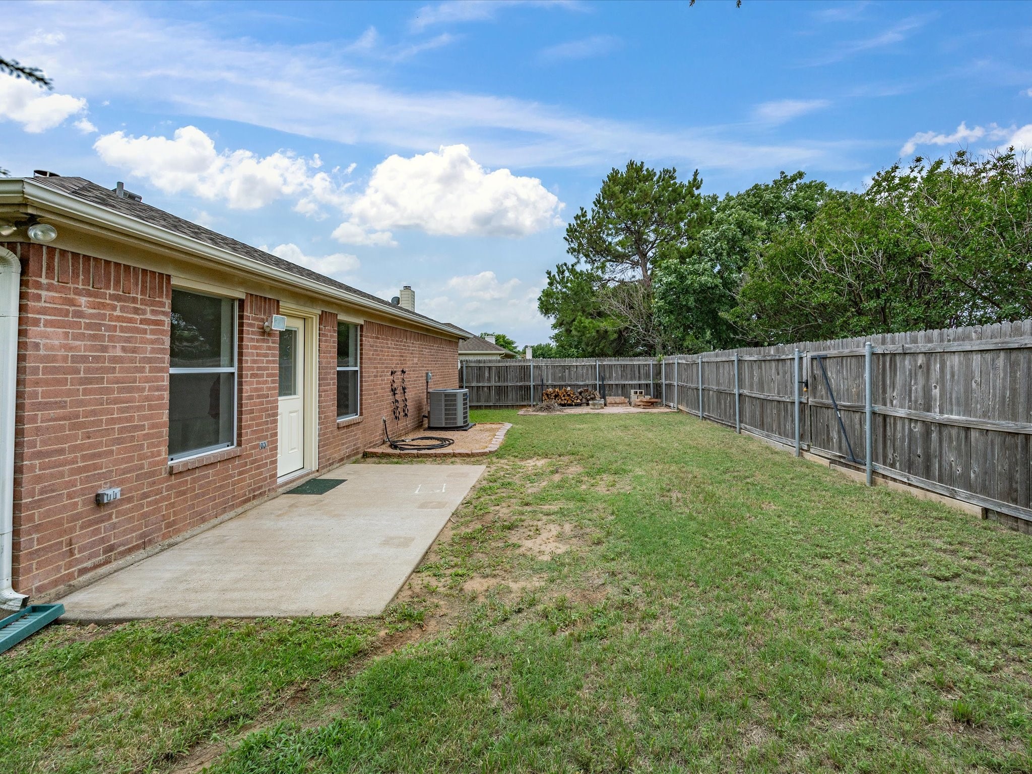 1123 Greenview Lane Kennedale TX 76060