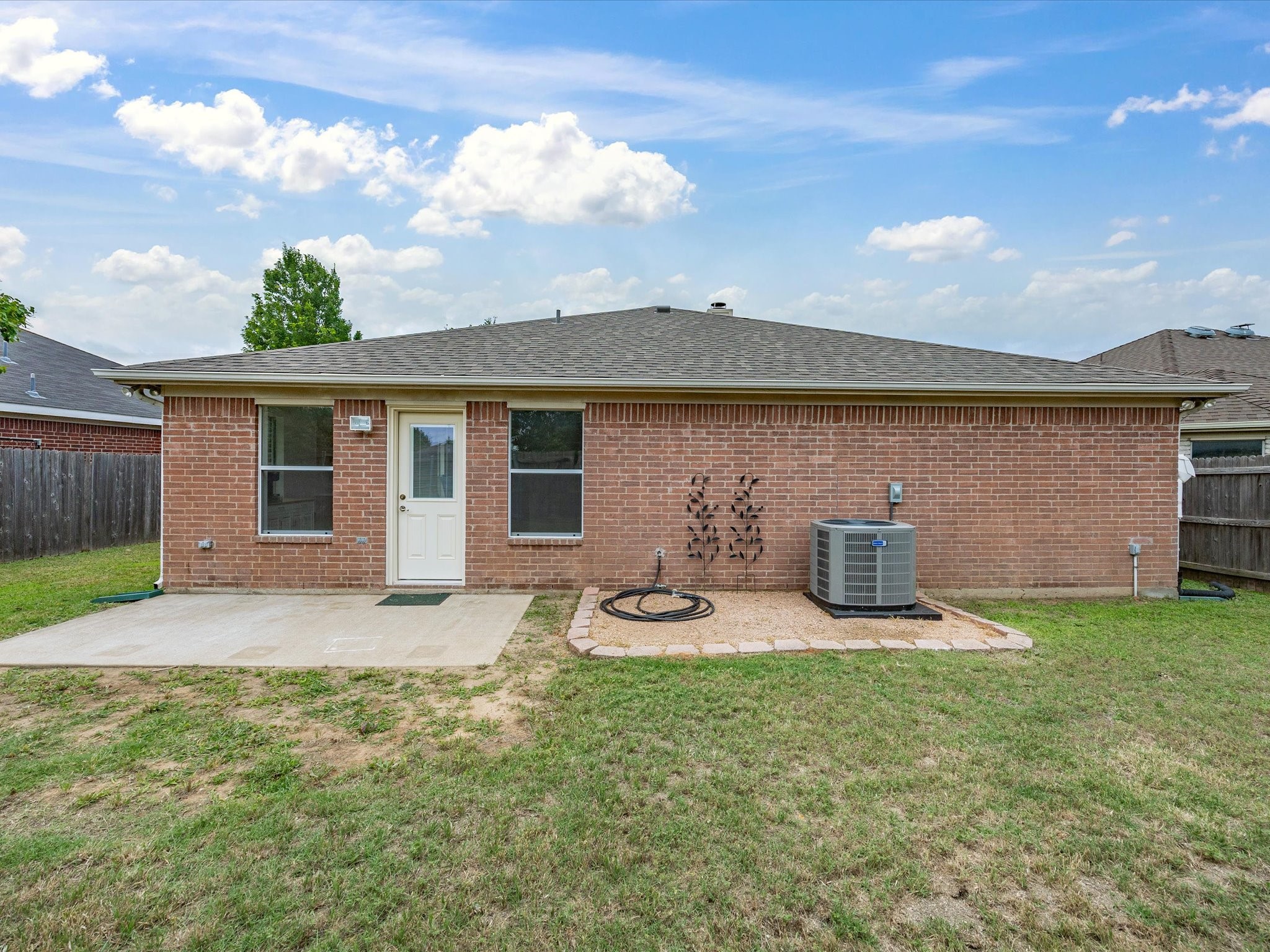 1123 Greenview Lane Kennedale TX 76060