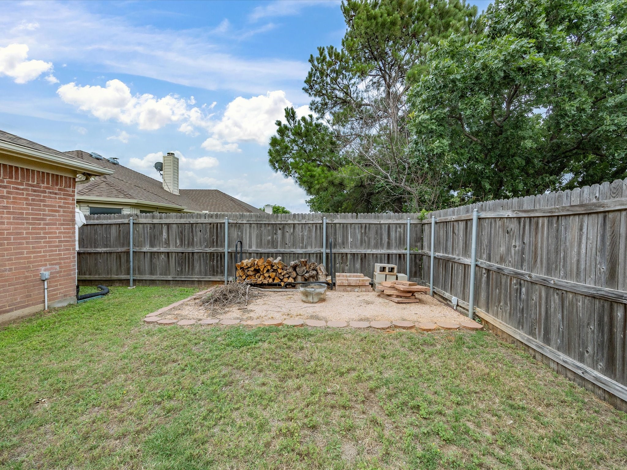 1123 Greenview Lane Kennedale TX 76060