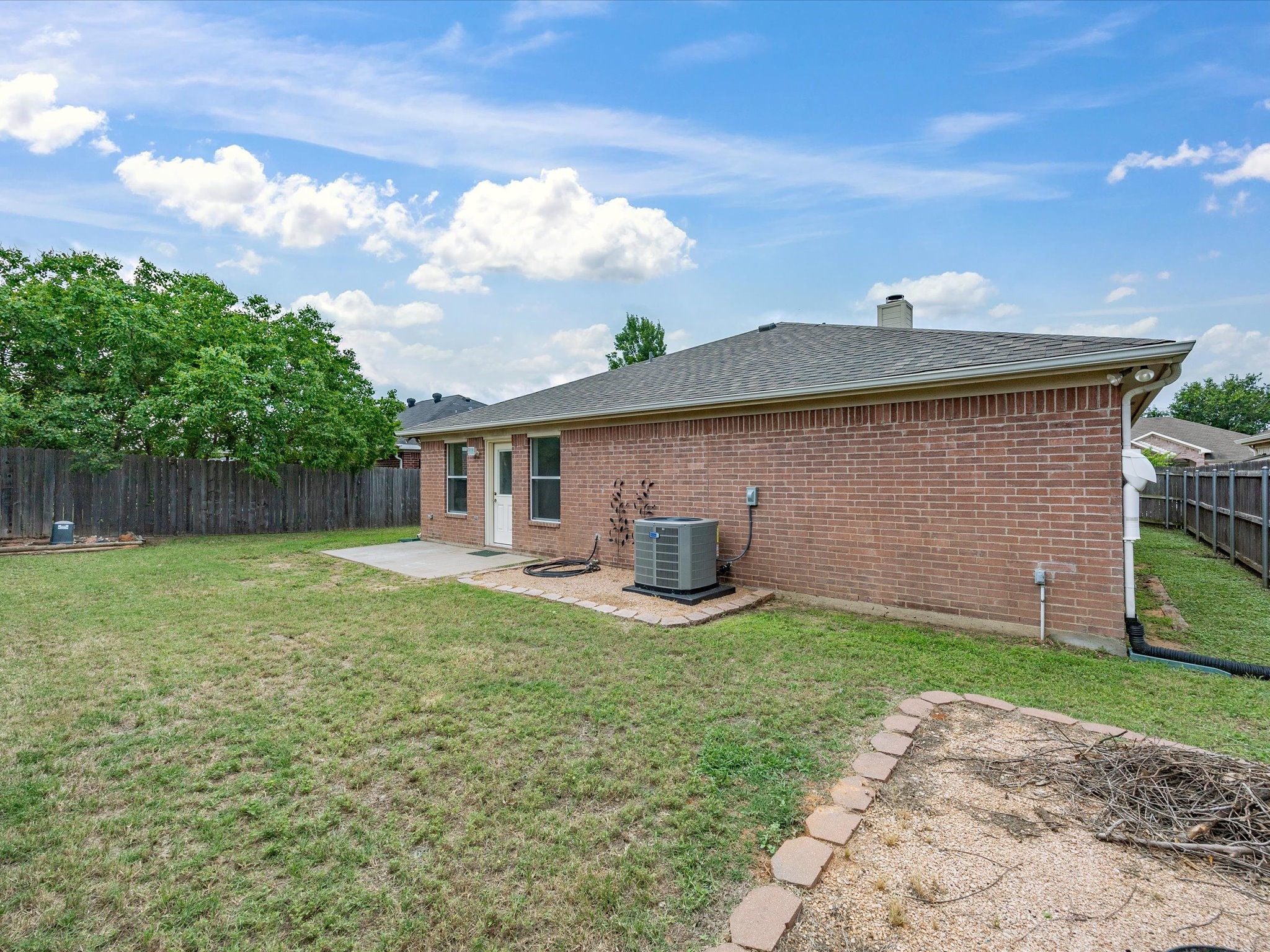 1123 Greenview Lane Kennedale TX 76060