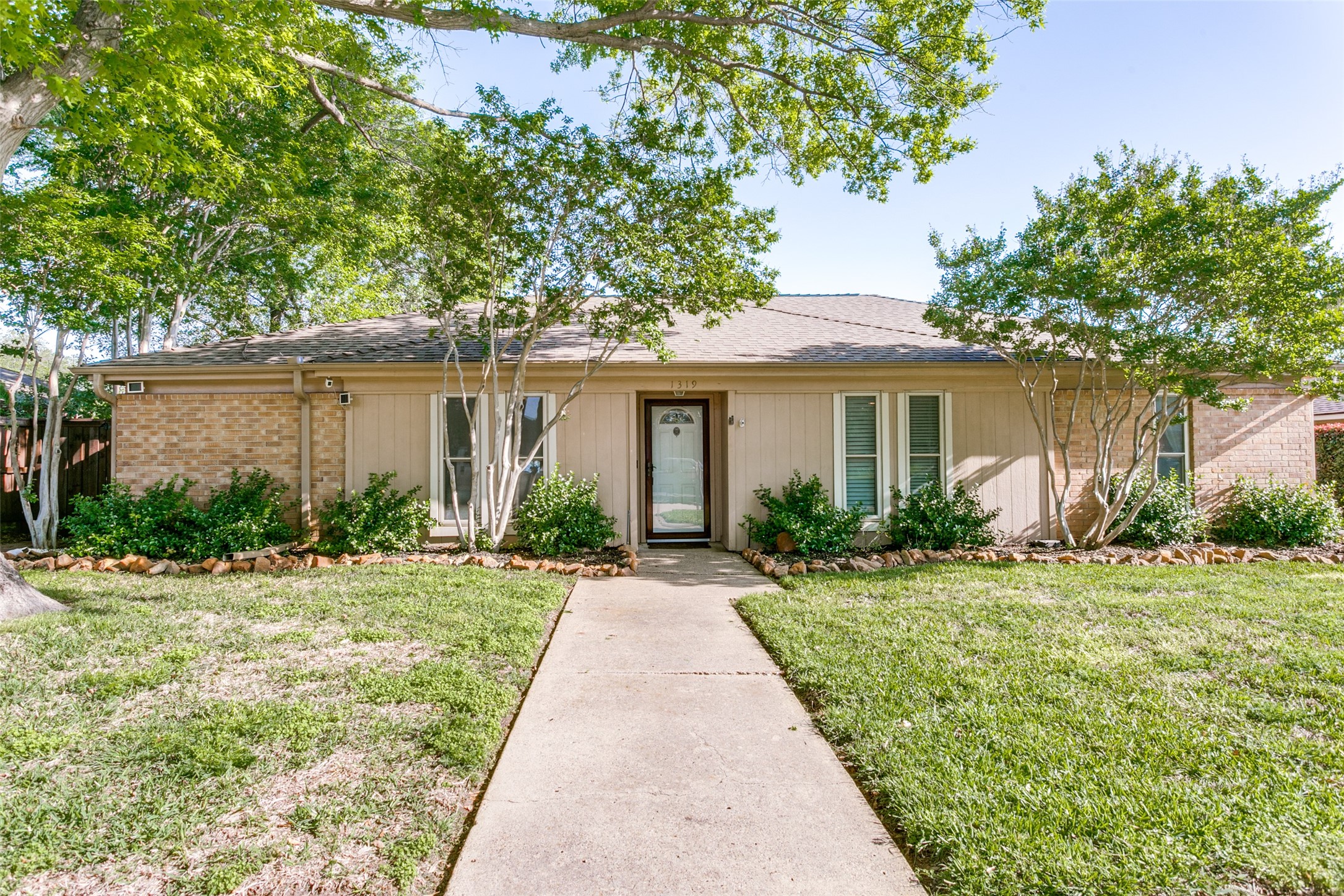 1319 Starling Lane Lewisville TX 75077