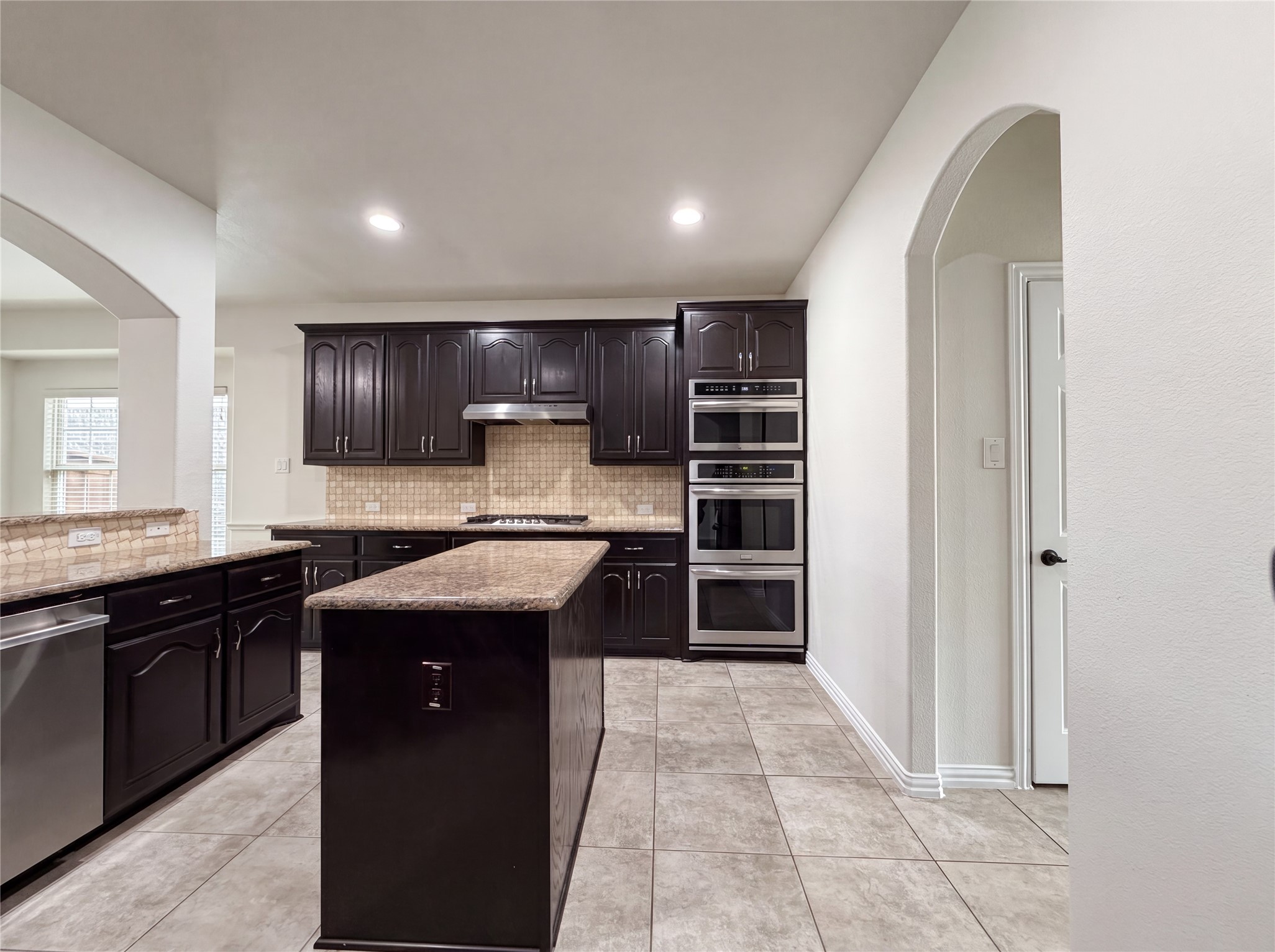 2948 Almansa Grand Prairie TX 75054