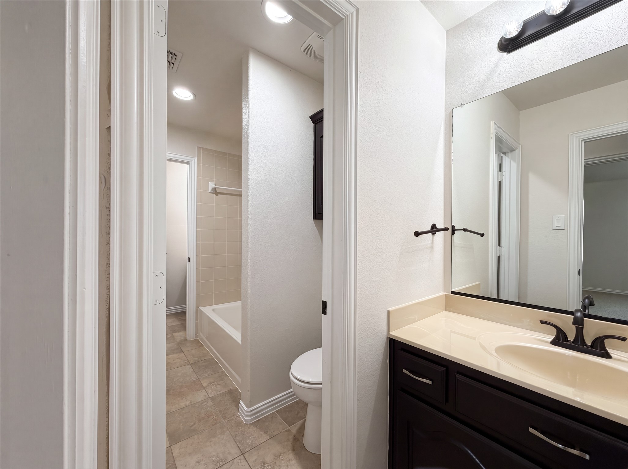 2948 Almansa Grand Prairie TX 75054