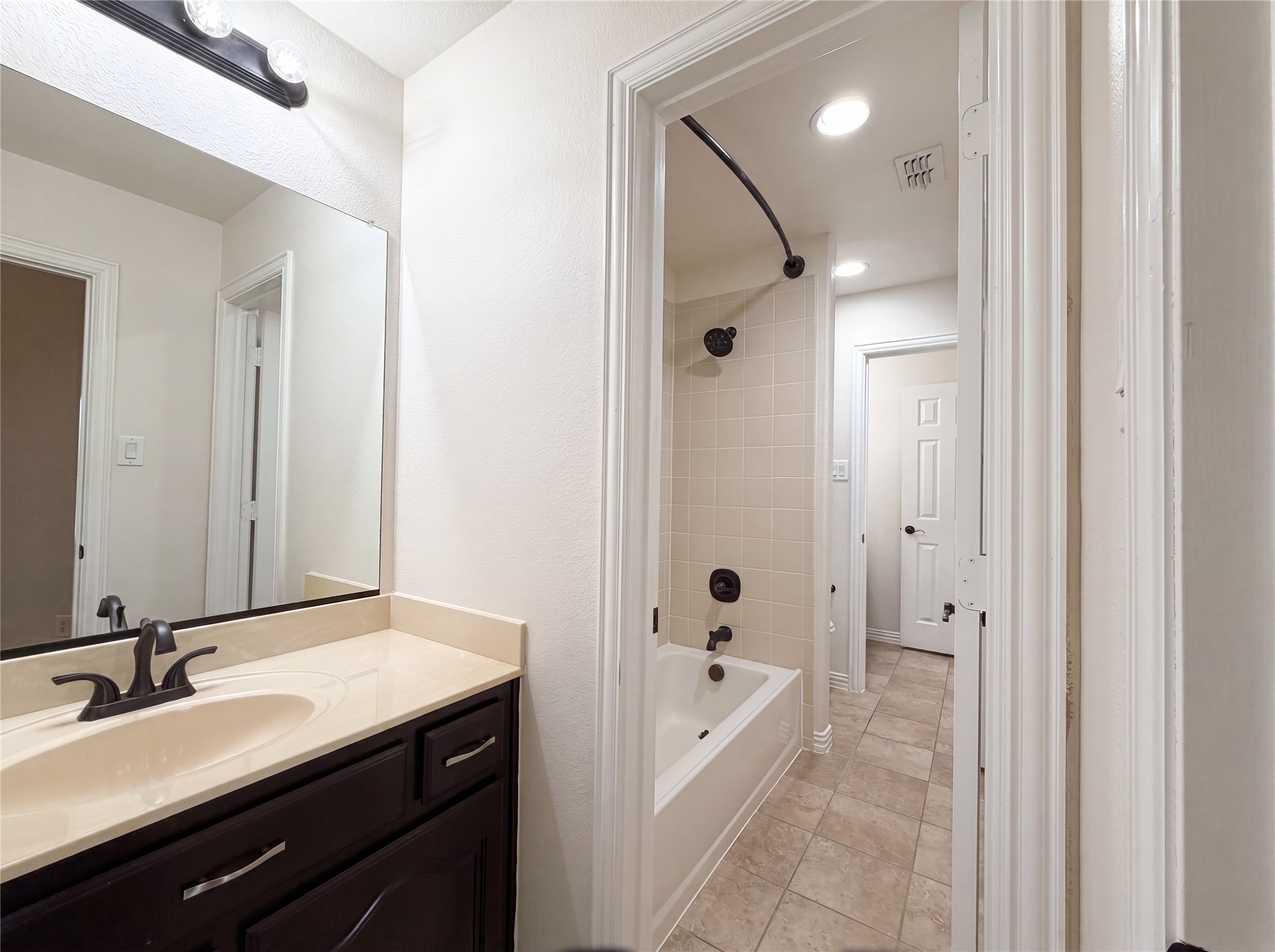 2948 Almansa Grand Prairie TX 75054