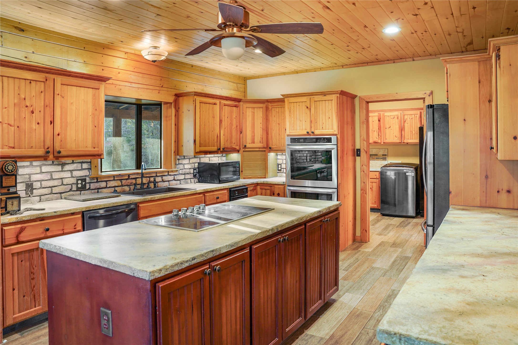 1751 Vz County Road 1925 Edgewood TX 75117