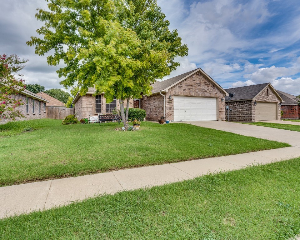 324 Creekside Way Waxahachie TX 75165