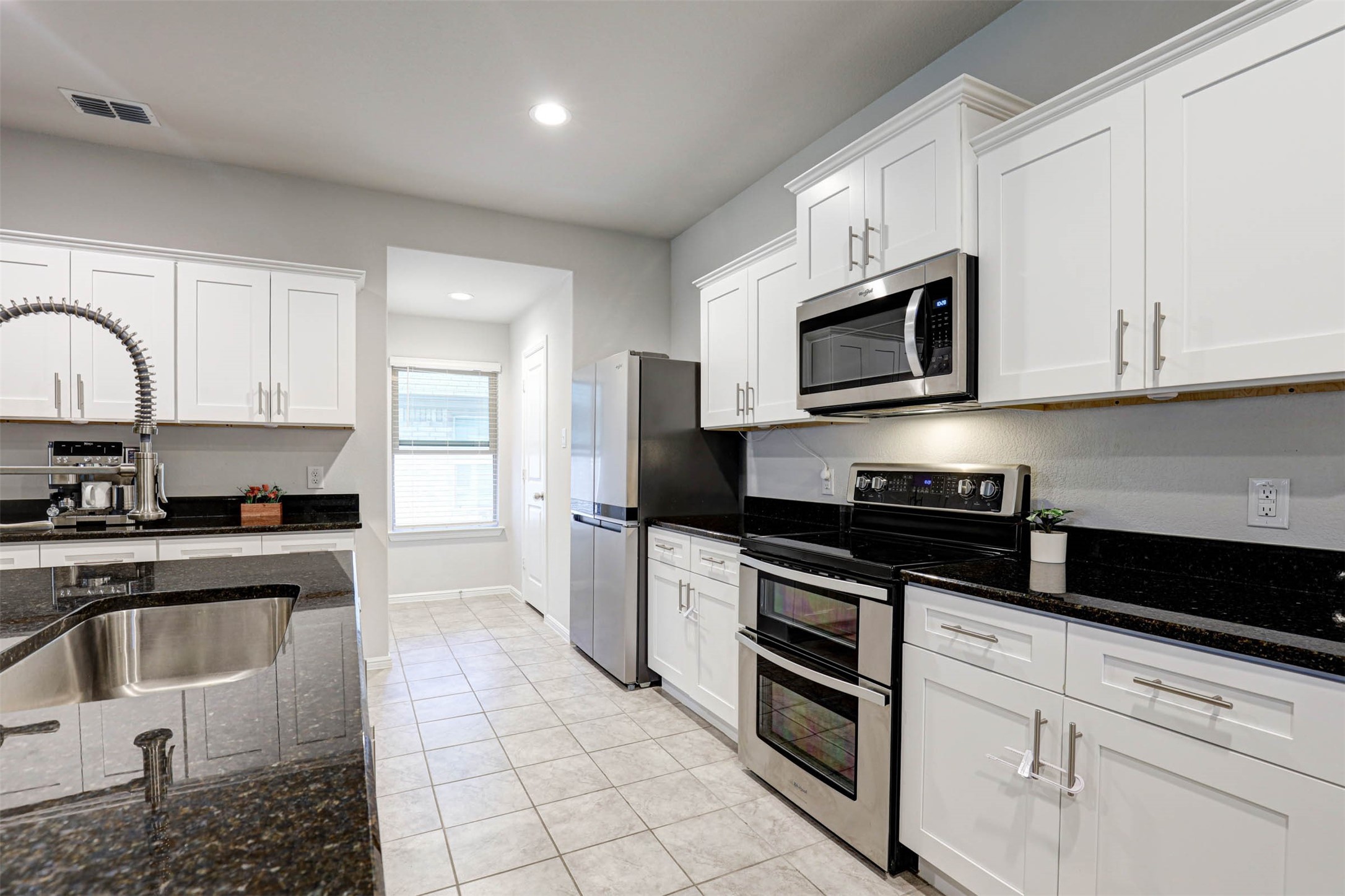 512 Amory Street Azle TX 76020