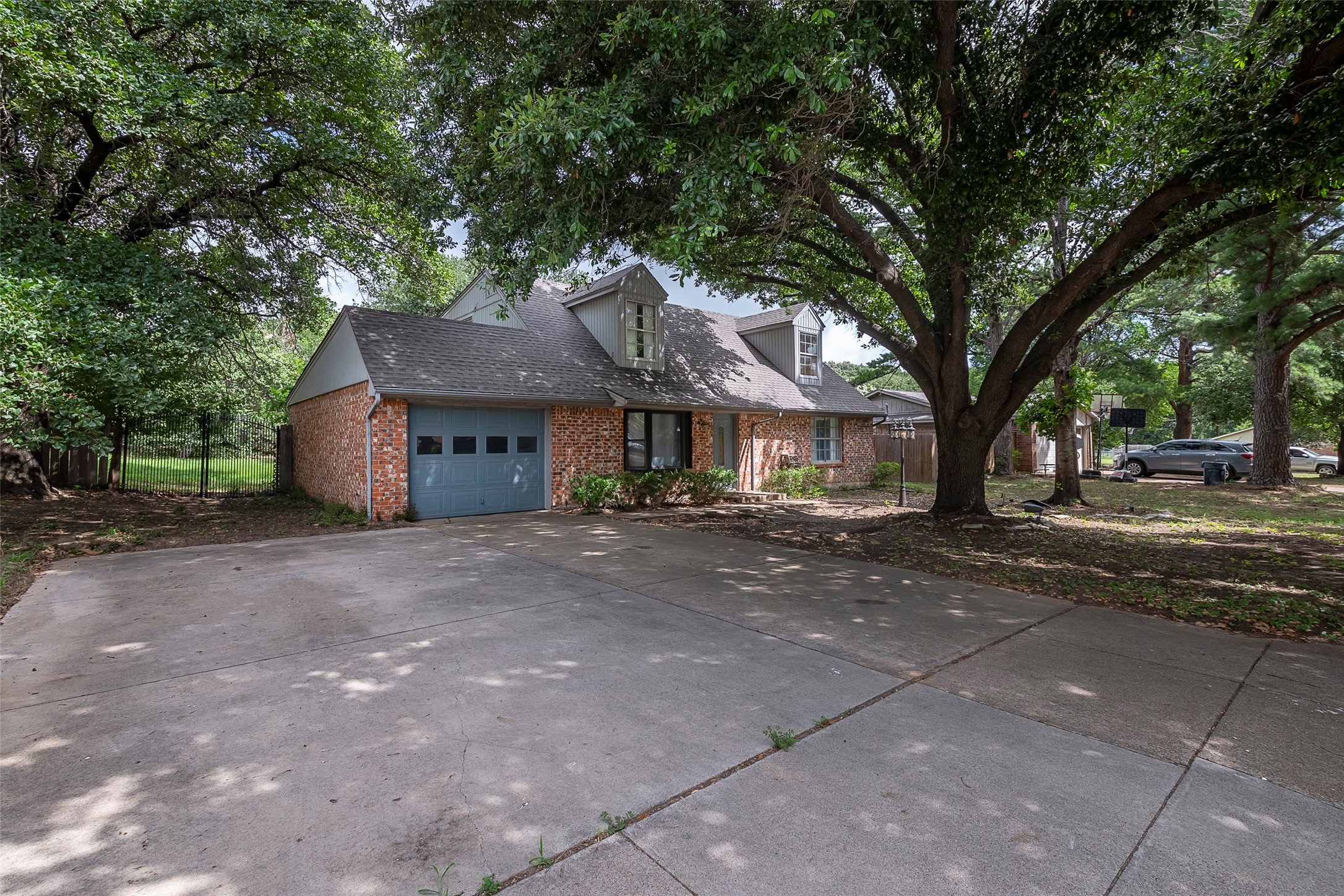 805 James Street Azle TX 76020