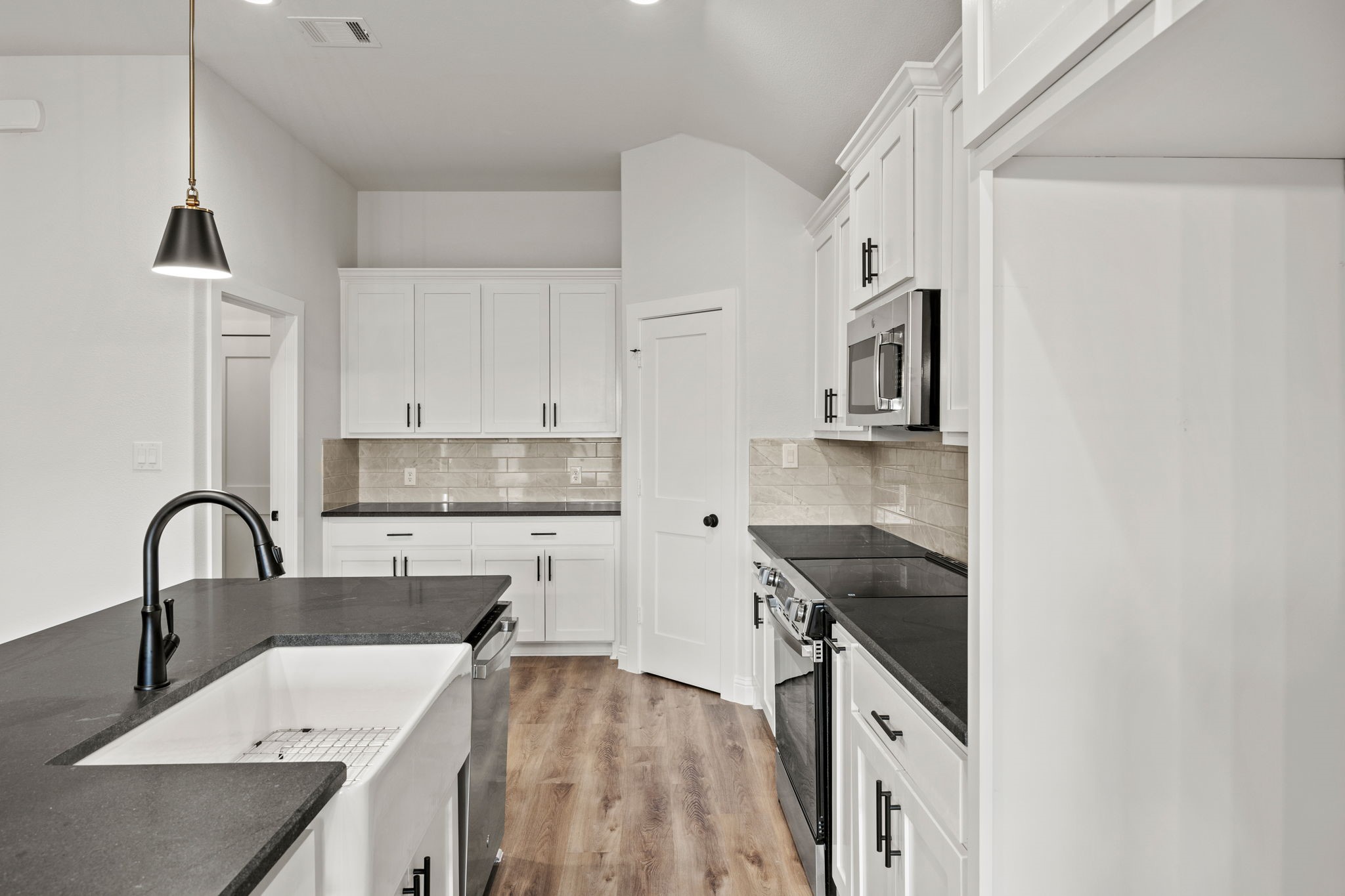 104 Maverick Trail Valley View TX 76272