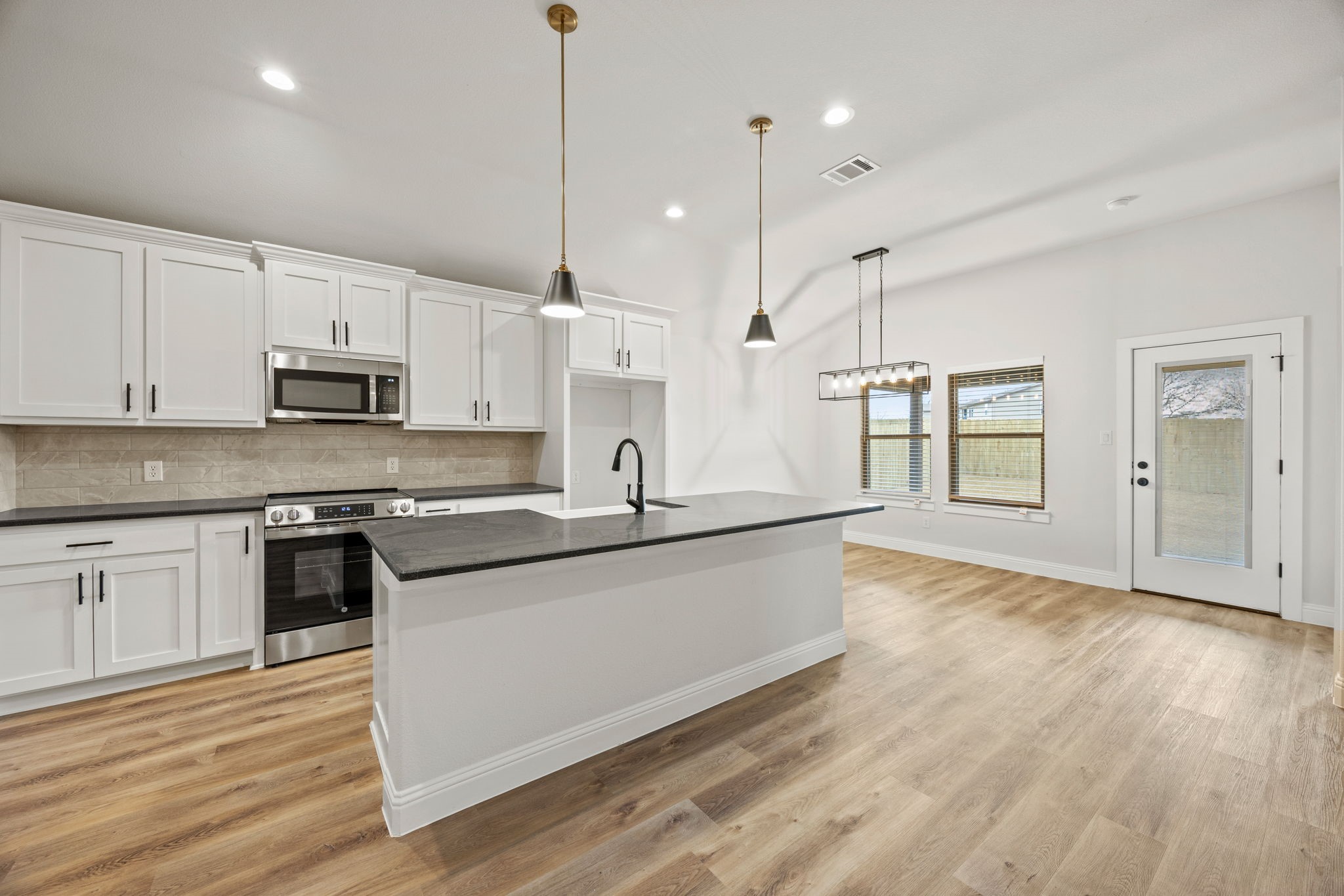 104 Maverick Trail Valley View TX 76272
