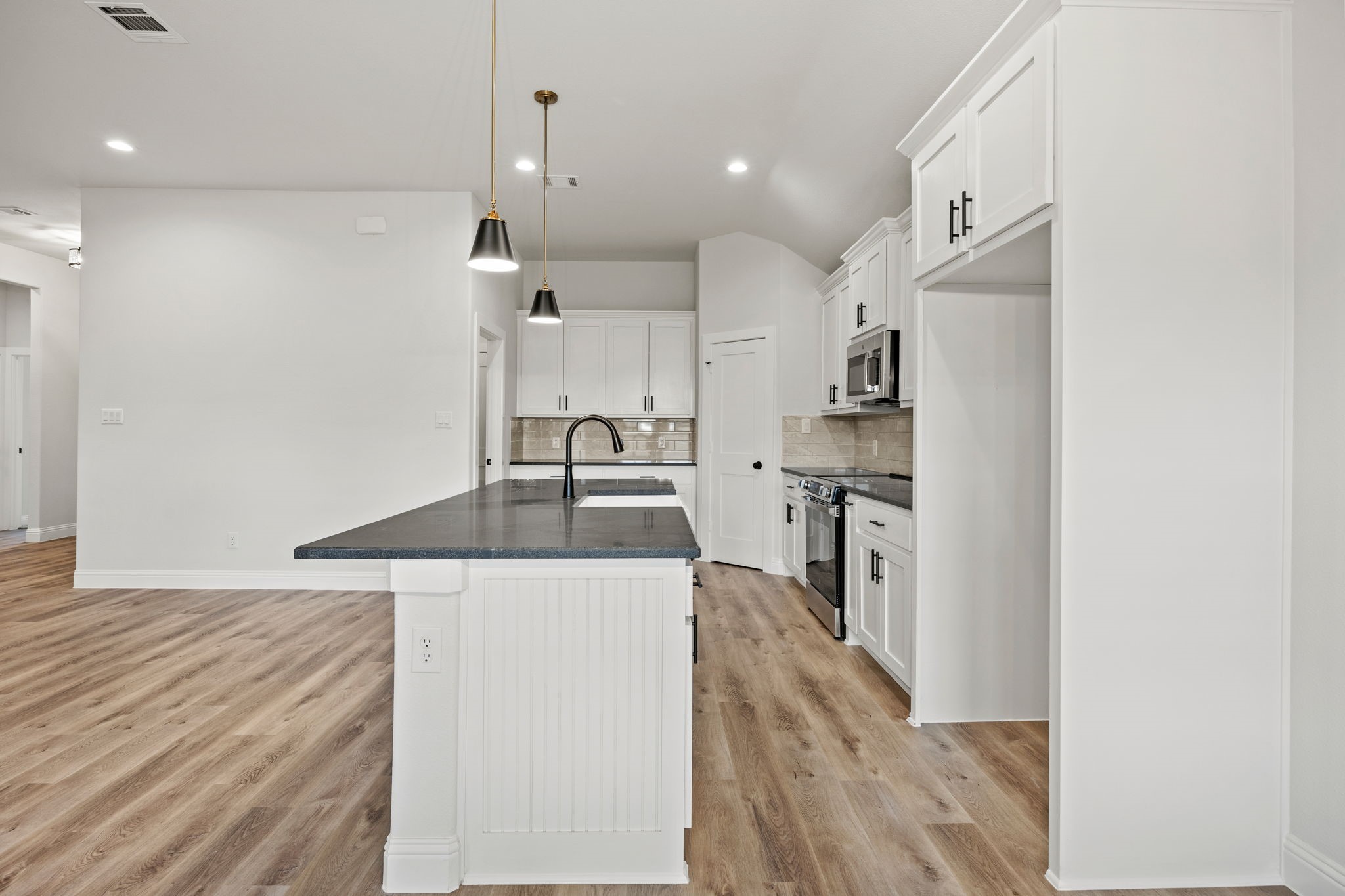 104 Maverick Trail Valley View TX 76272