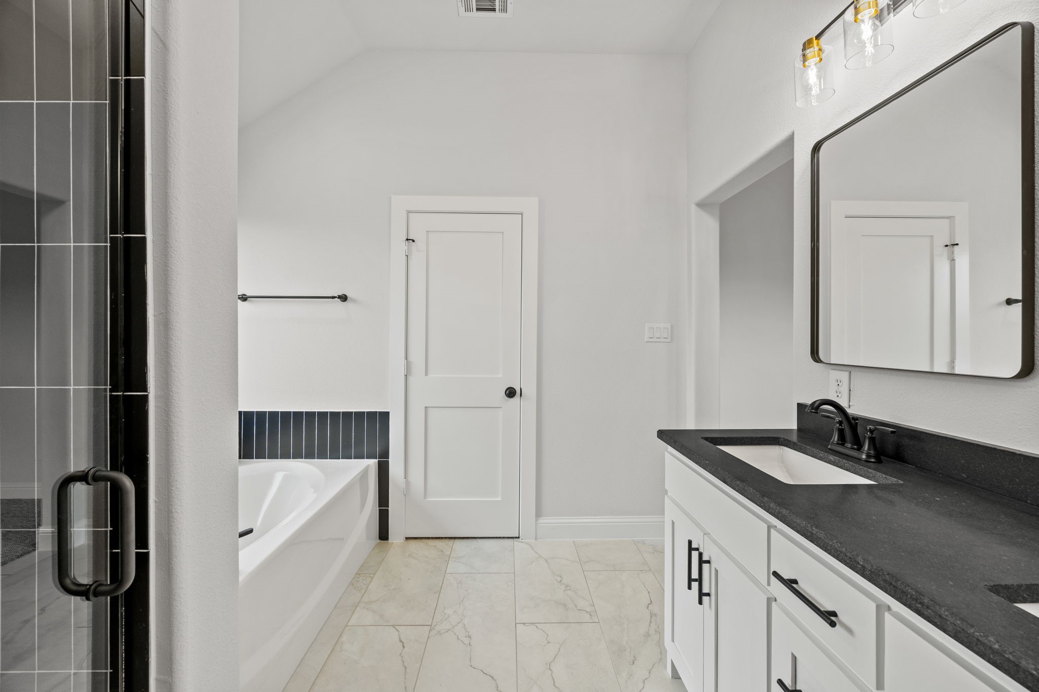 104 Maverick Trail Valley View TX 76272