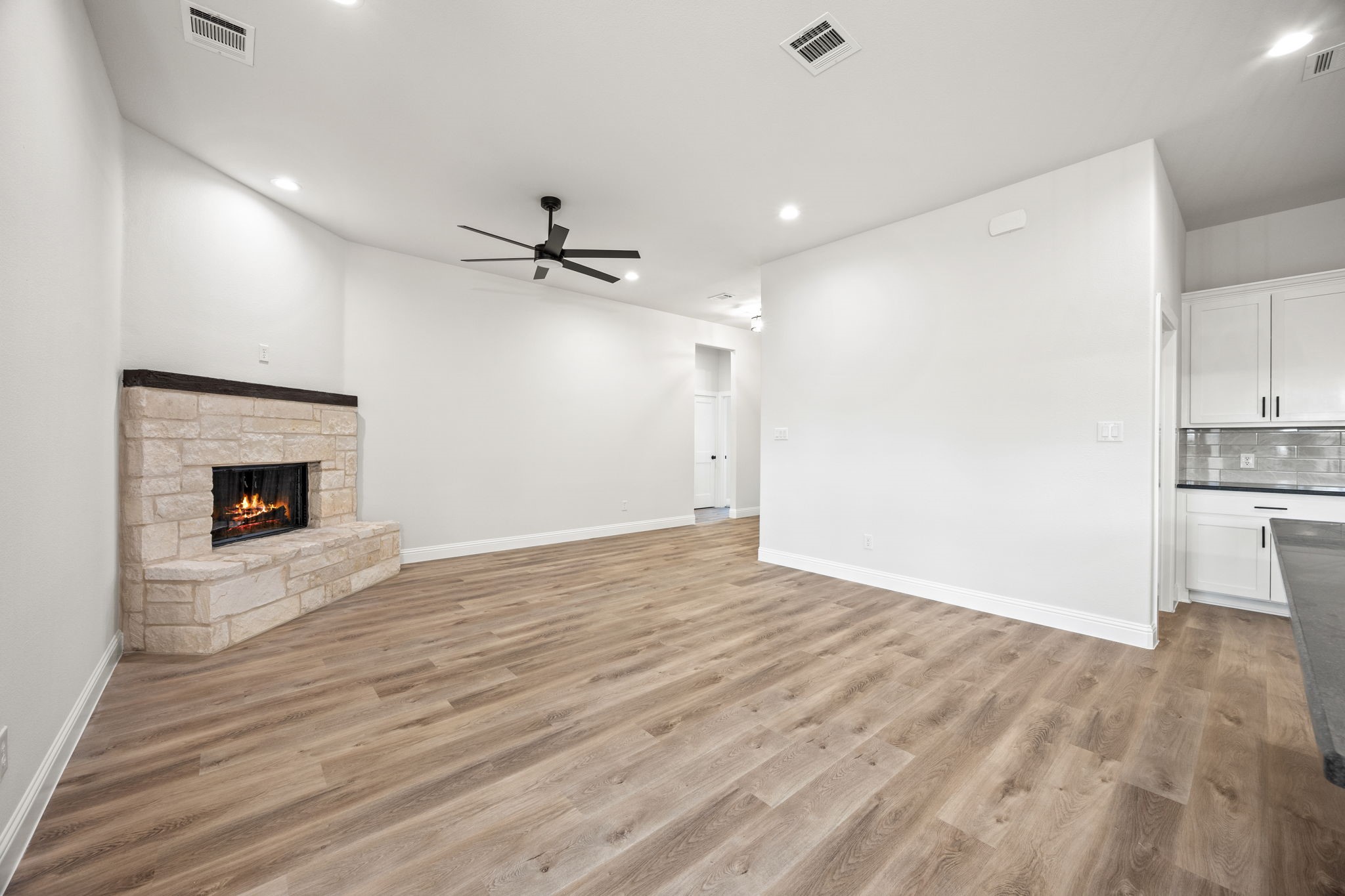104 Maverick Trail Valley View TX 76272
