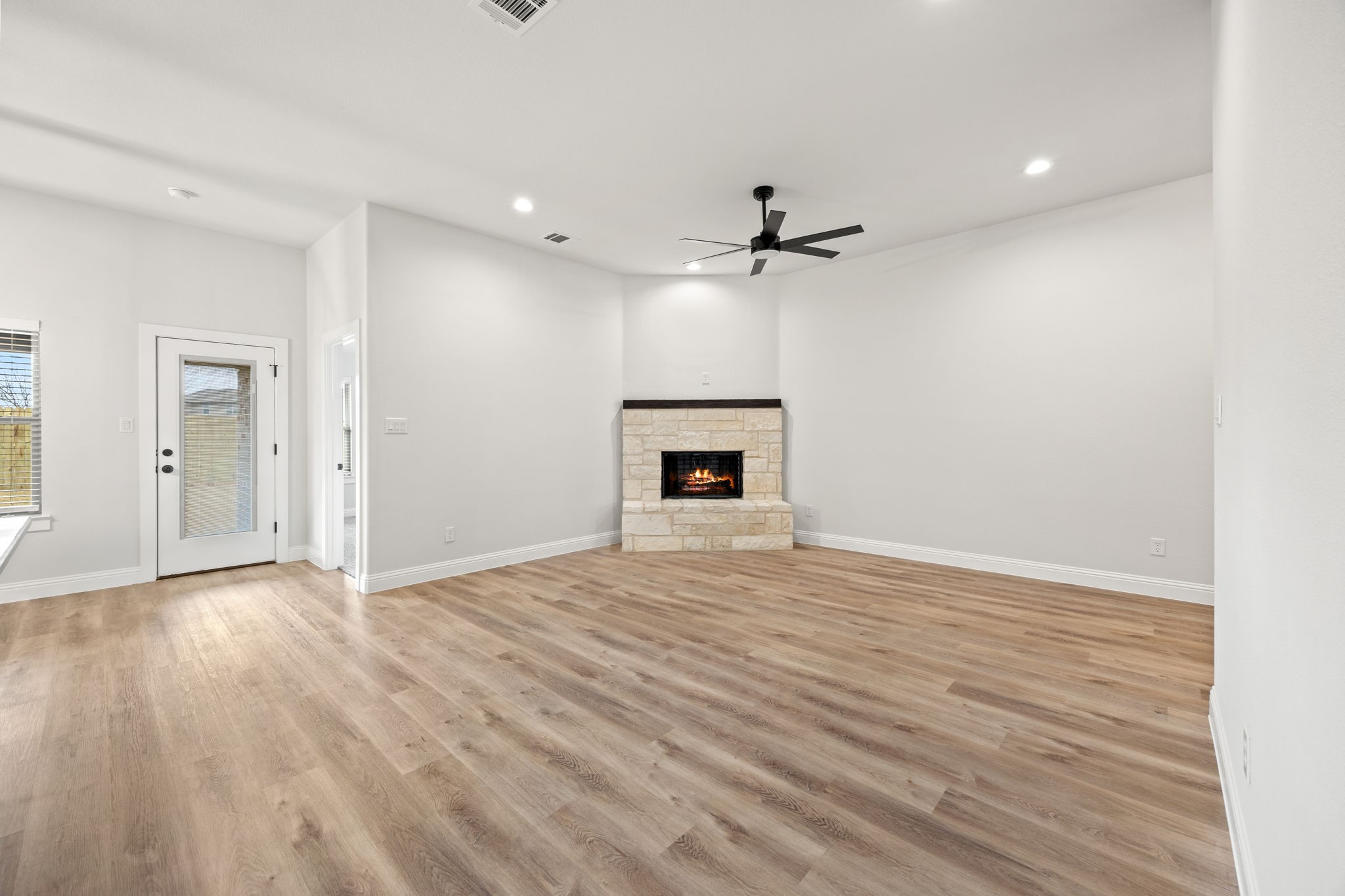 104 Maverick Trail Valley View TX 76272