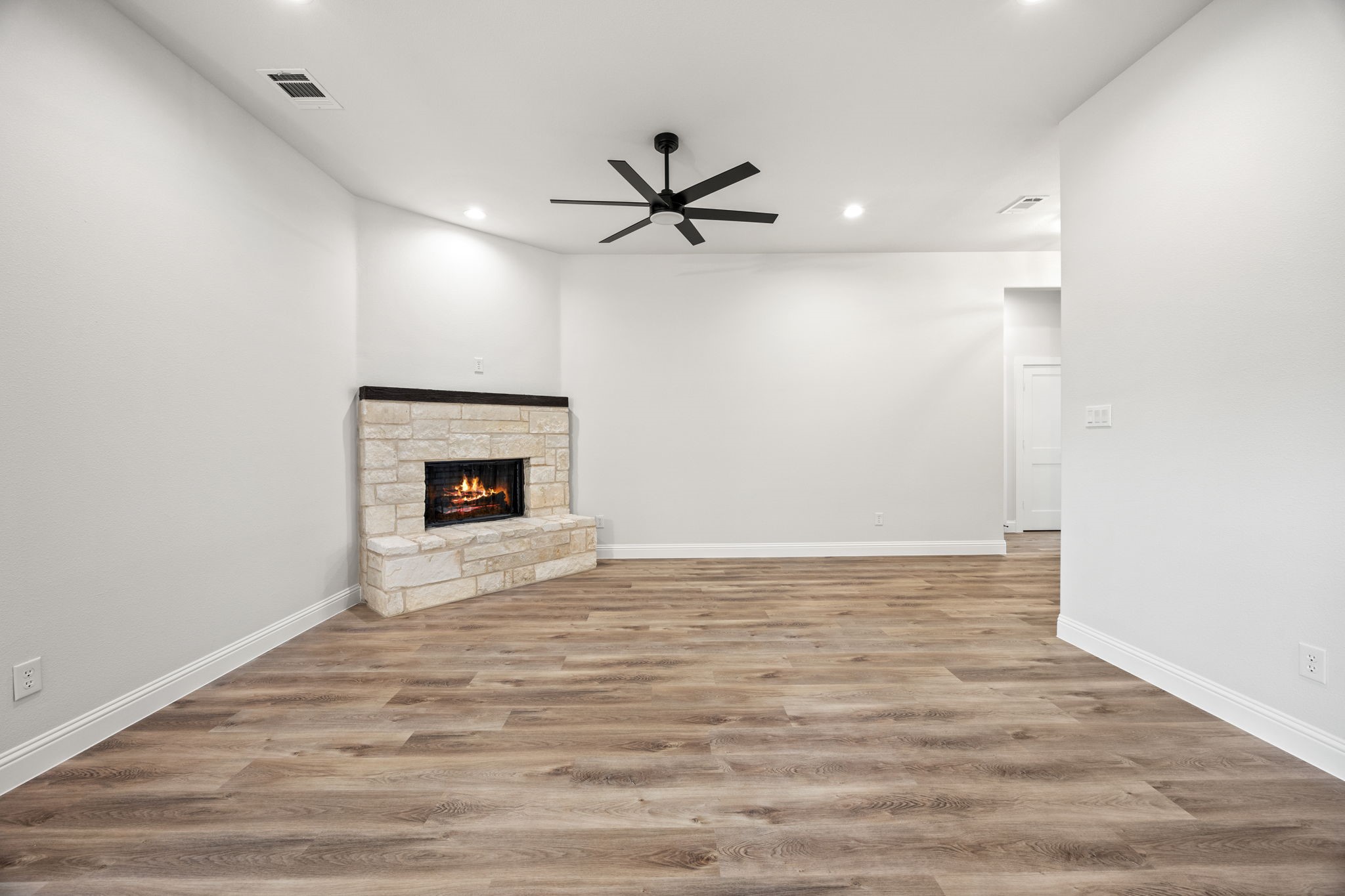 104 Maverick Trail Valley View TX 76272