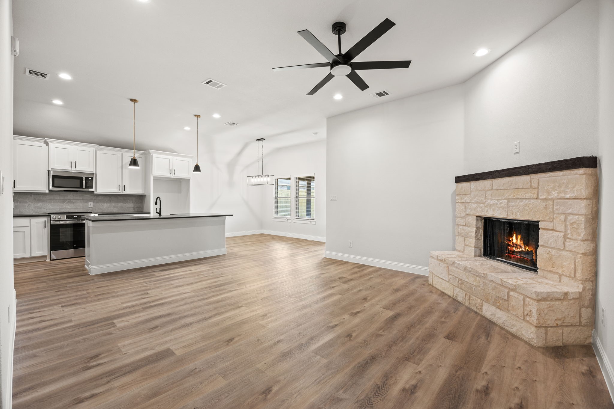 104 Maverick Trail Valley View TX 76272