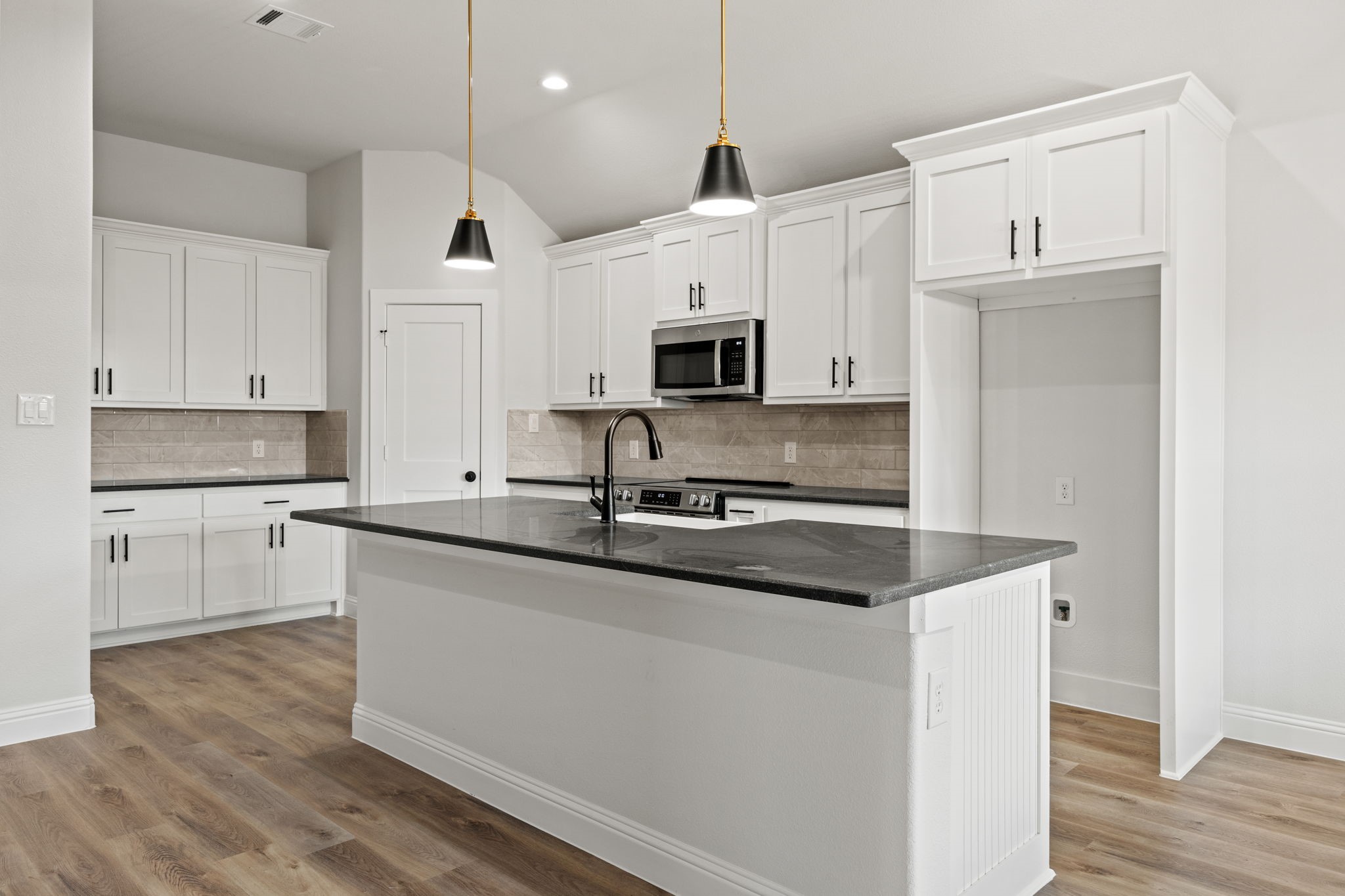 104 Maverick Trail Valley View TX 76272