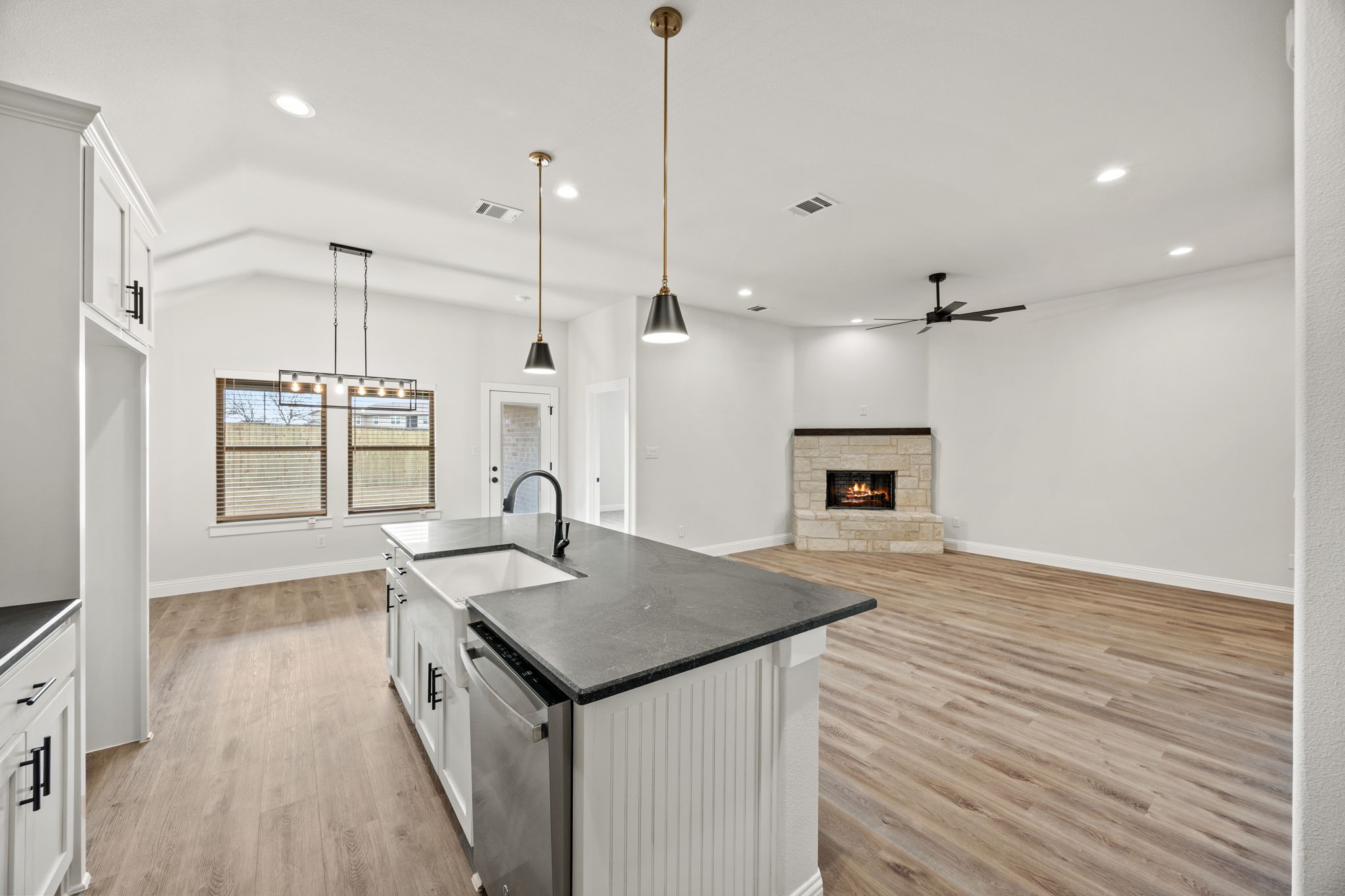 104 Maverick Trail Valley View TX 76272