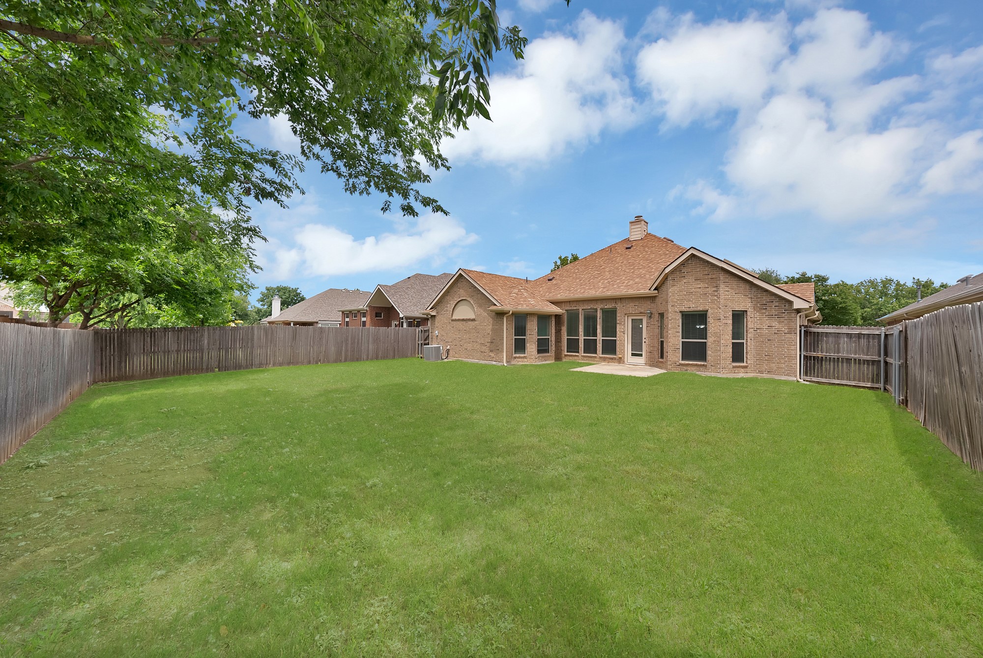 8118 La Frontera Trail Arlington TX 76002