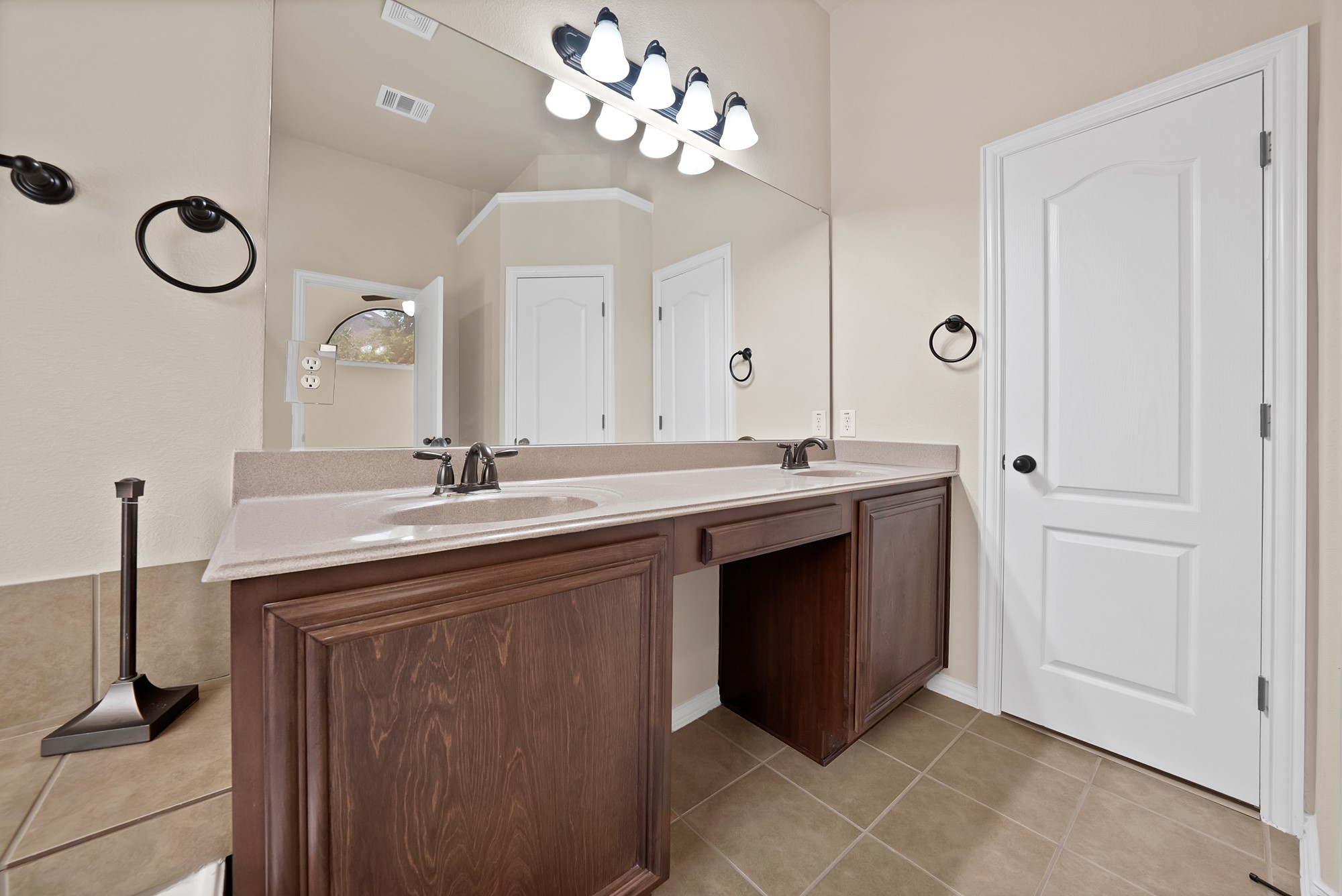 8118 La Frontera Trail Arlington TX 76002