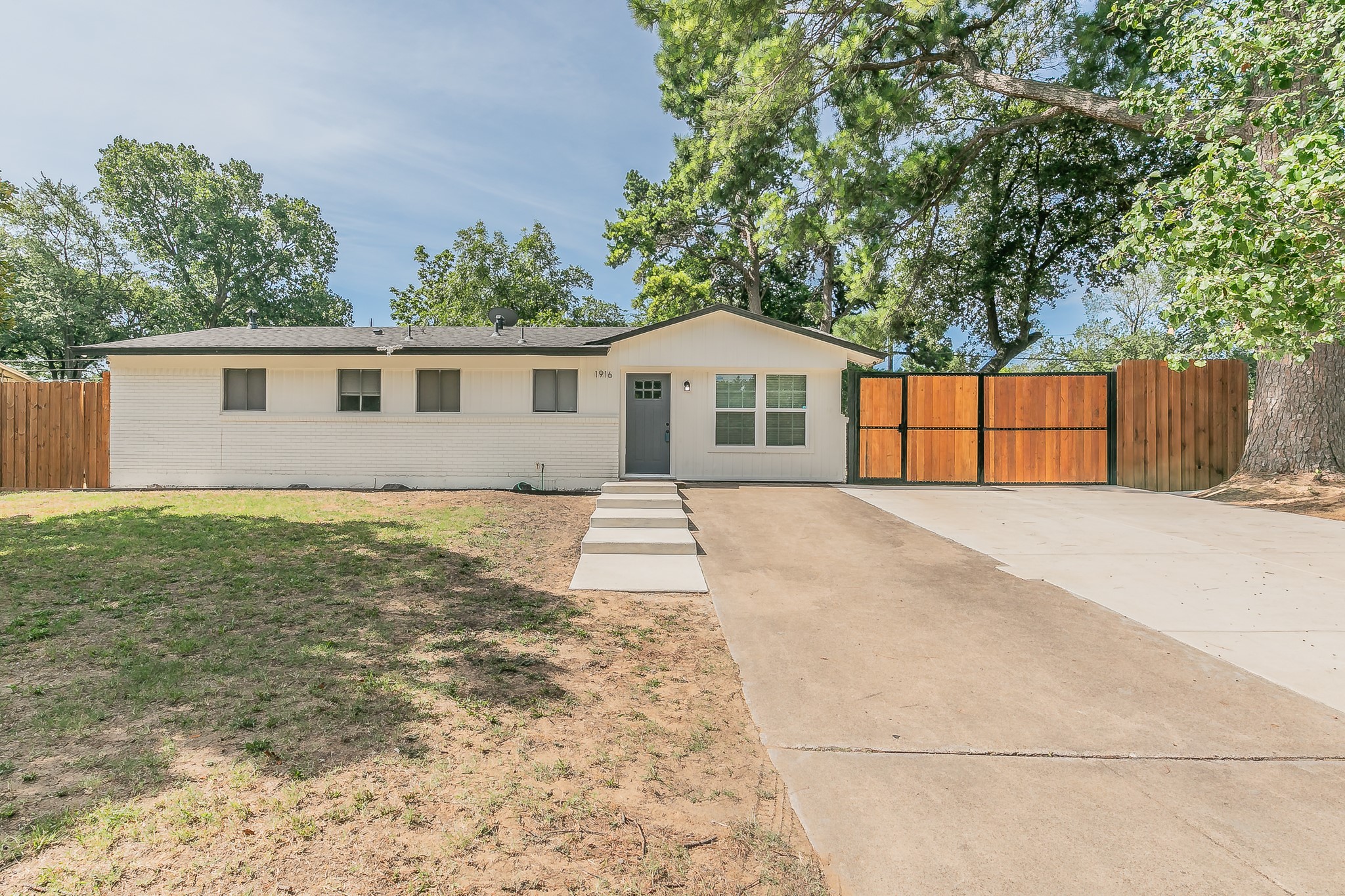 1916 Dogwood Drive Arlington TX 76012