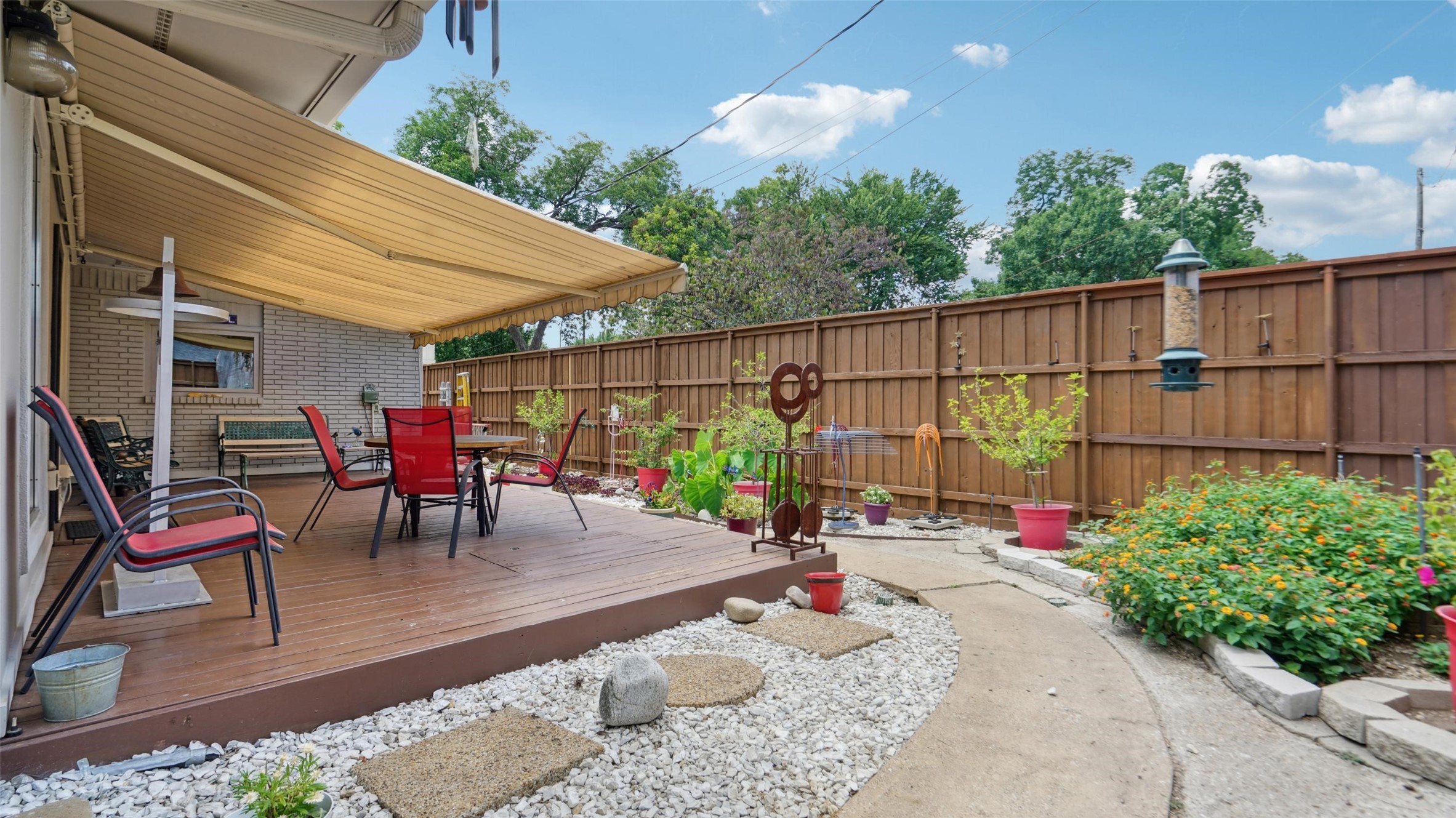 1652 Sylvan Avenue Dallas TX 75208