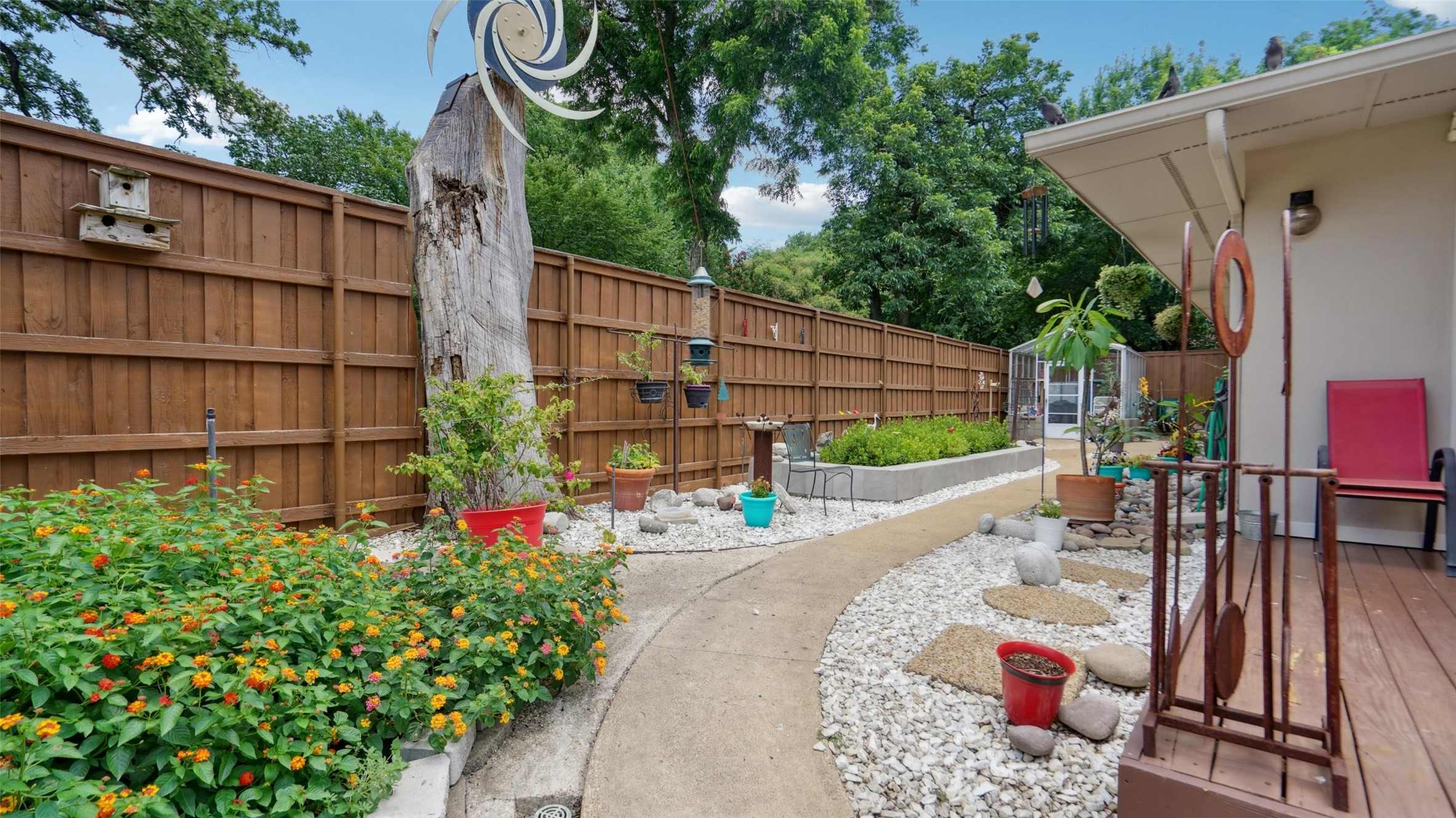 1652 Sylvan Avenue Dallas TX 75208