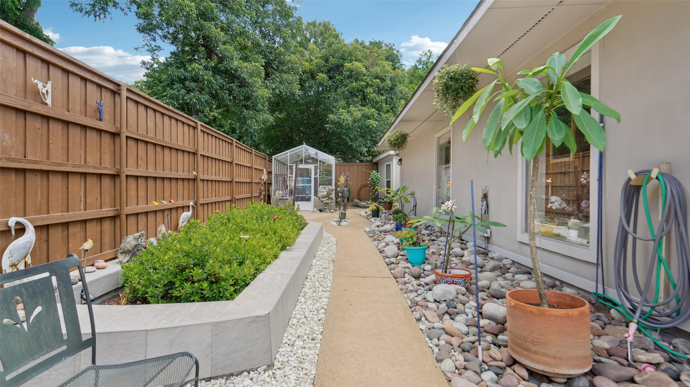 1652 Sylvan Avenue Dallas TX 75208