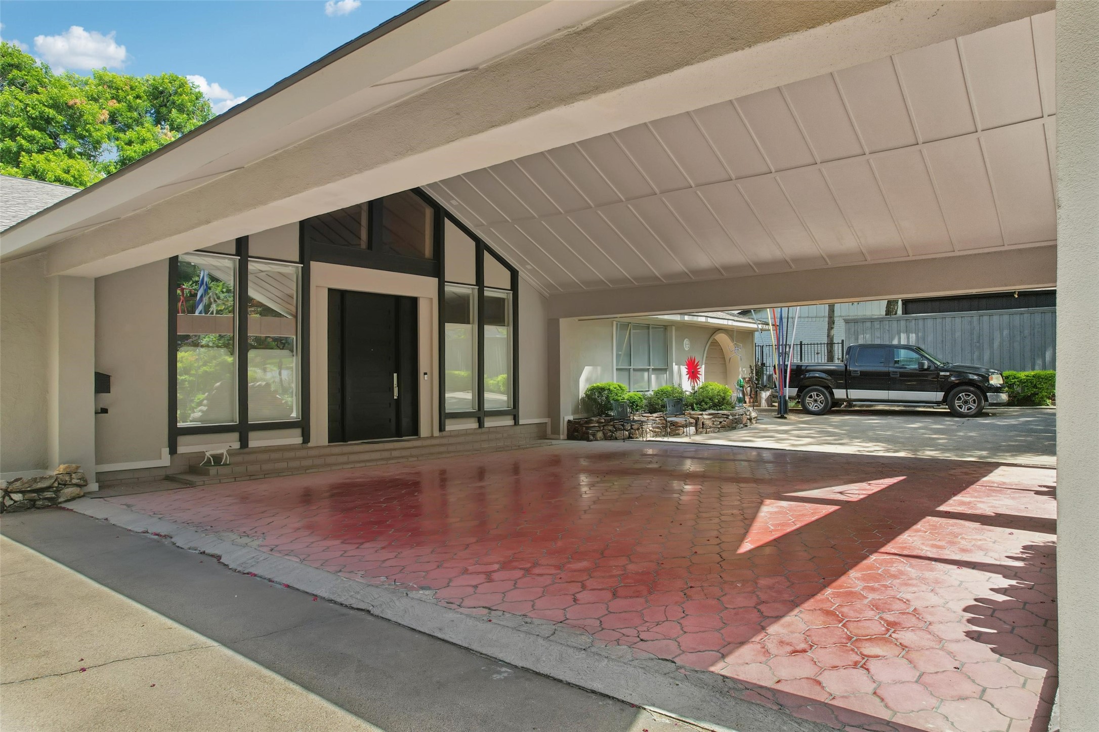 1652 Sylvan Avenue Dallas TX 75208