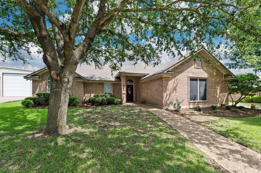 805 Dogwood Street Robinson TX 76706