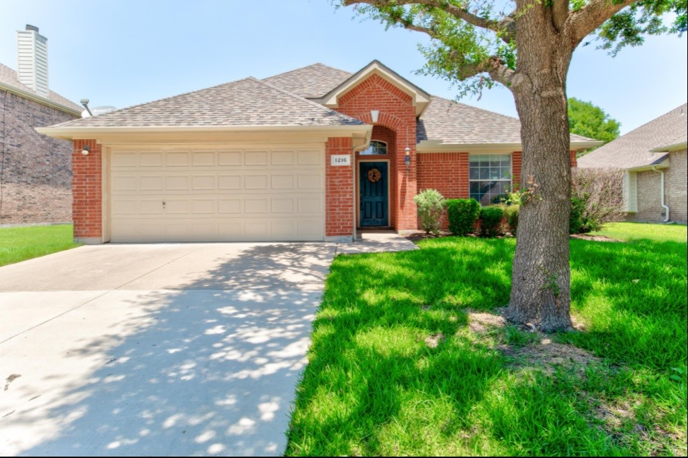 1216 Lake Forest Drive Grand Prairie TX 75052