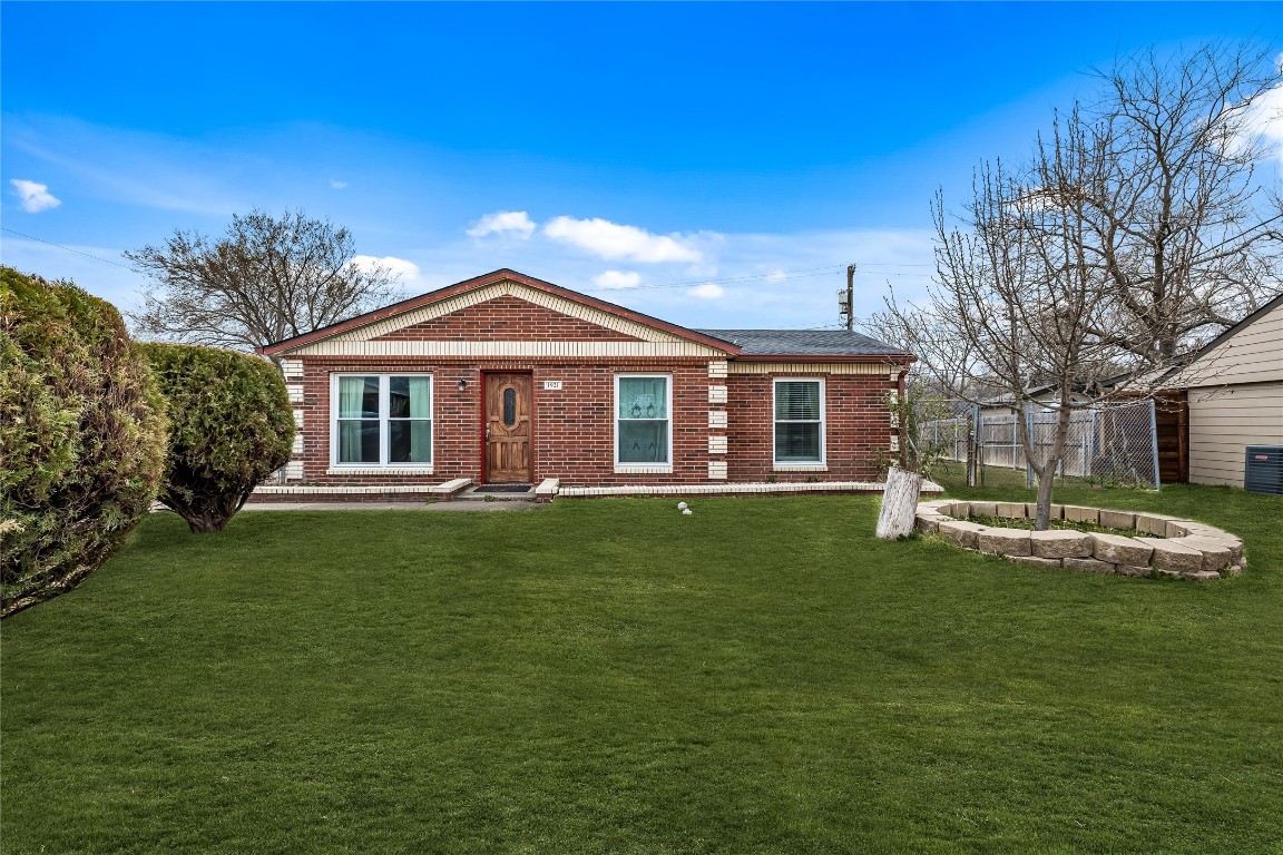 1921 Danbury Drive Garland TX 75040
