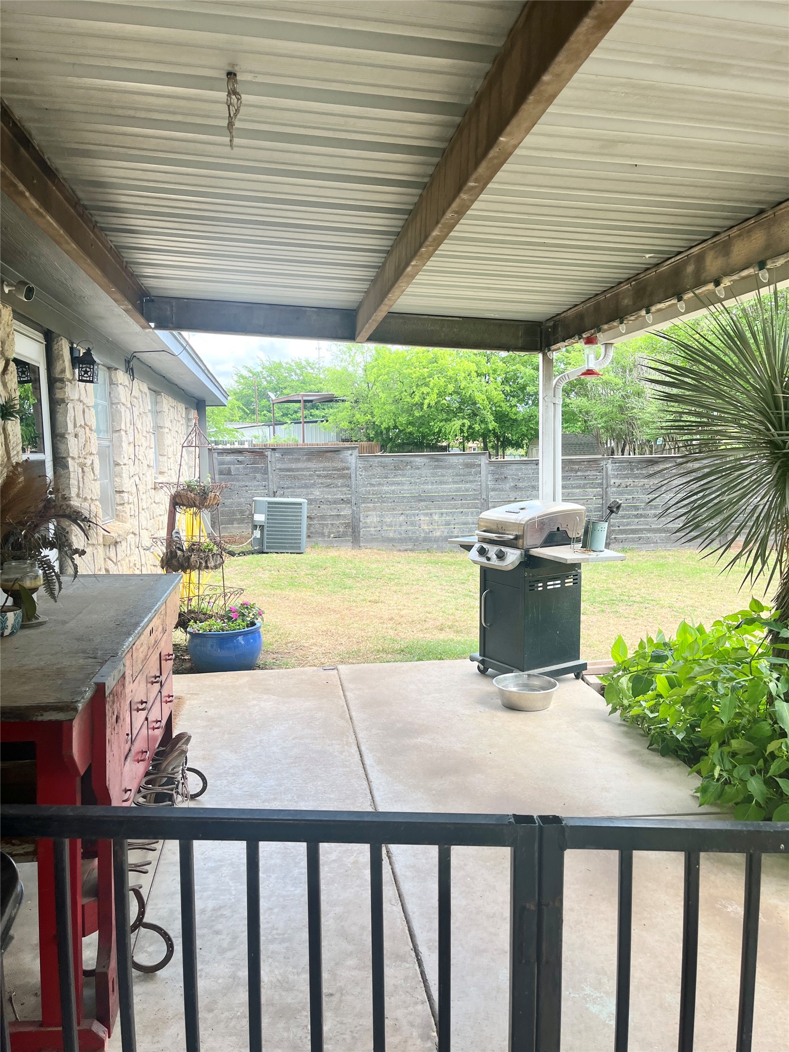 506 E Barton Street Granbury TX 76048
