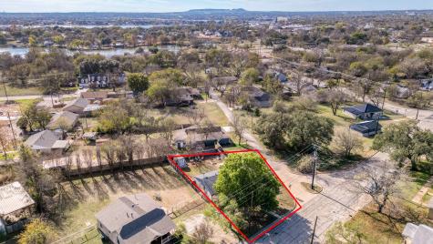 506 E Barton Street Granbury TX 76048