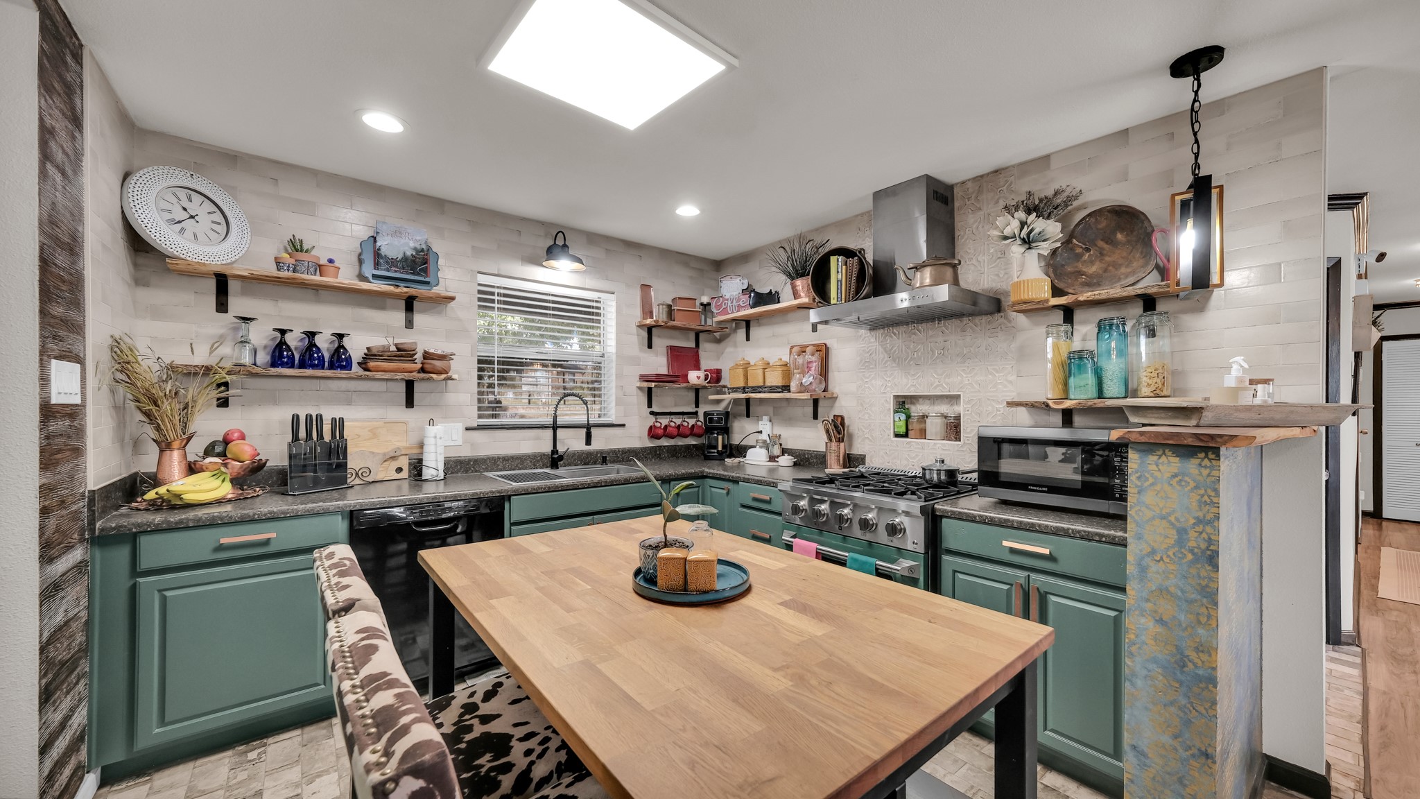 506 E Barton Street Granbury TX 76048