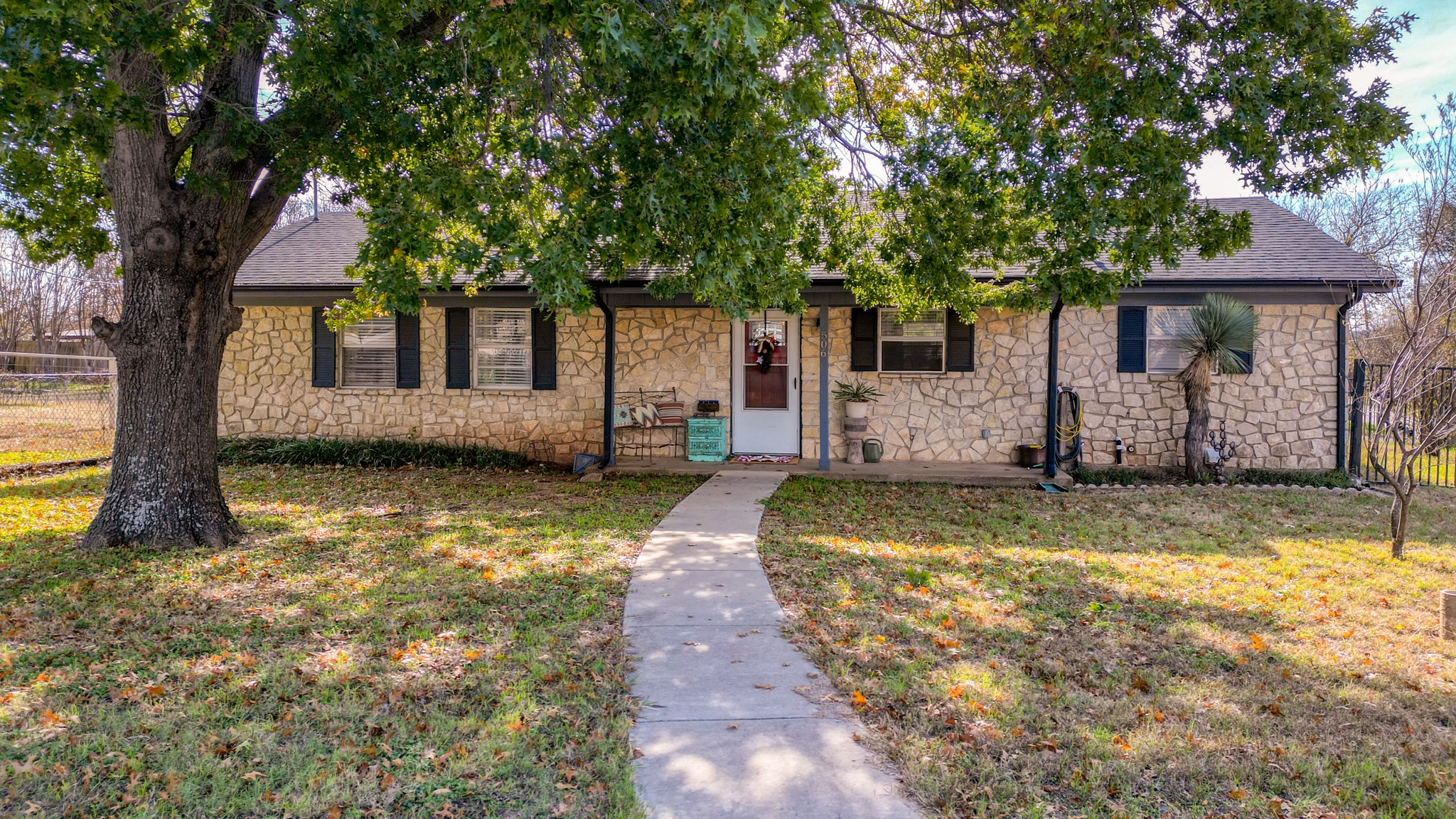 506 E Barton Street Granbury TX 76048