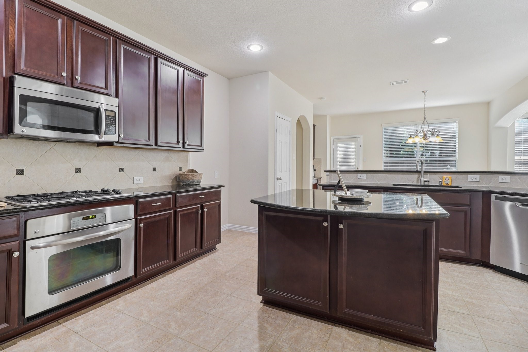 6207 Weaver Drive Arlington TX 76001