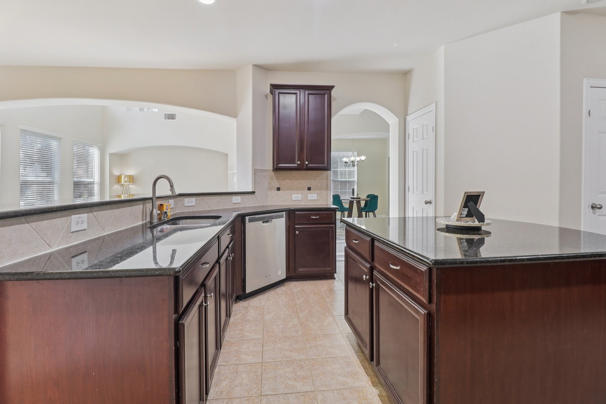 6207 Weaver Drive Arlington TX 76001