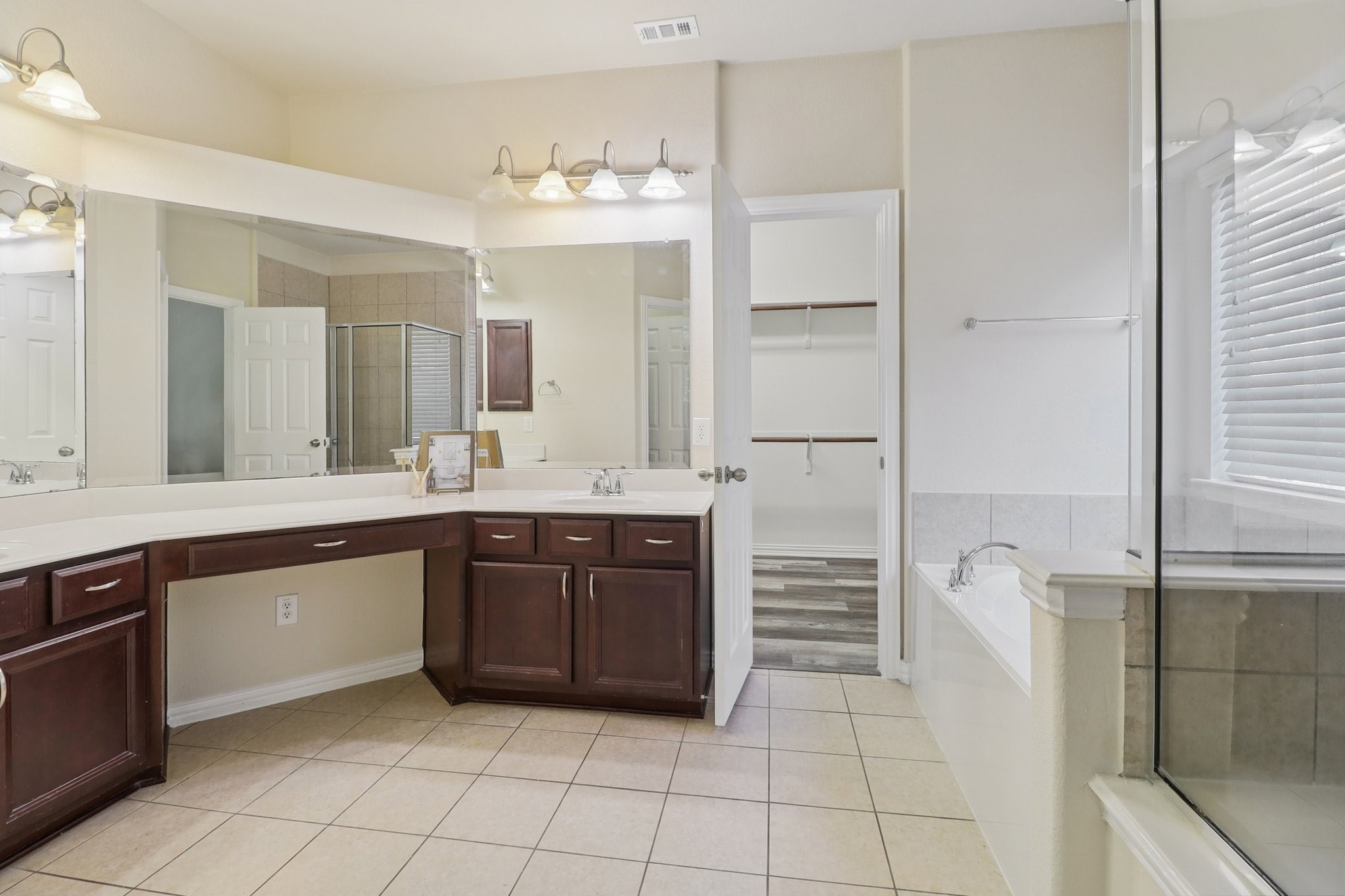 6207 Weaver Drive Arlington TX 76001