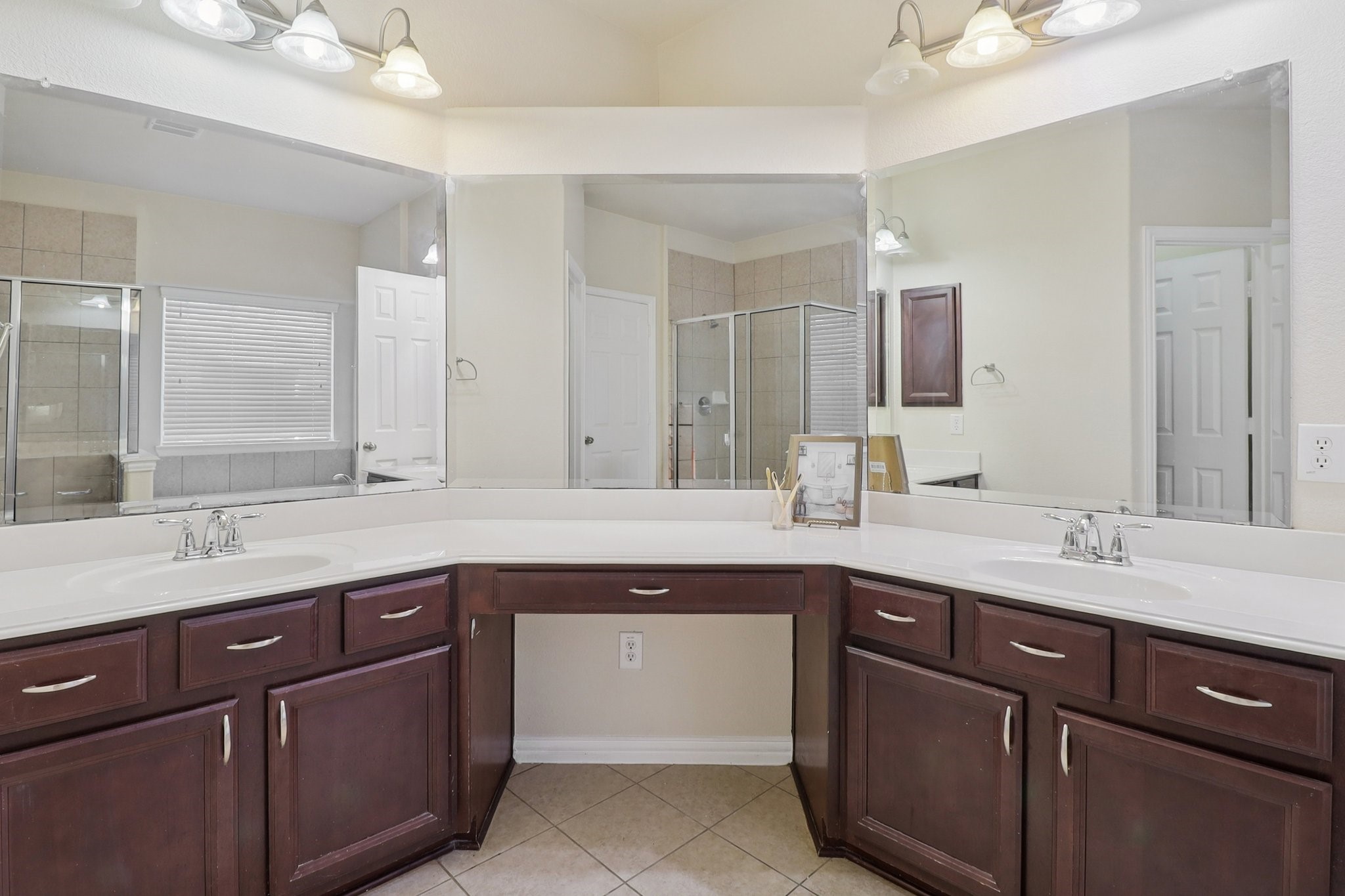 6207 Weaver Drive Arlington TX 76001