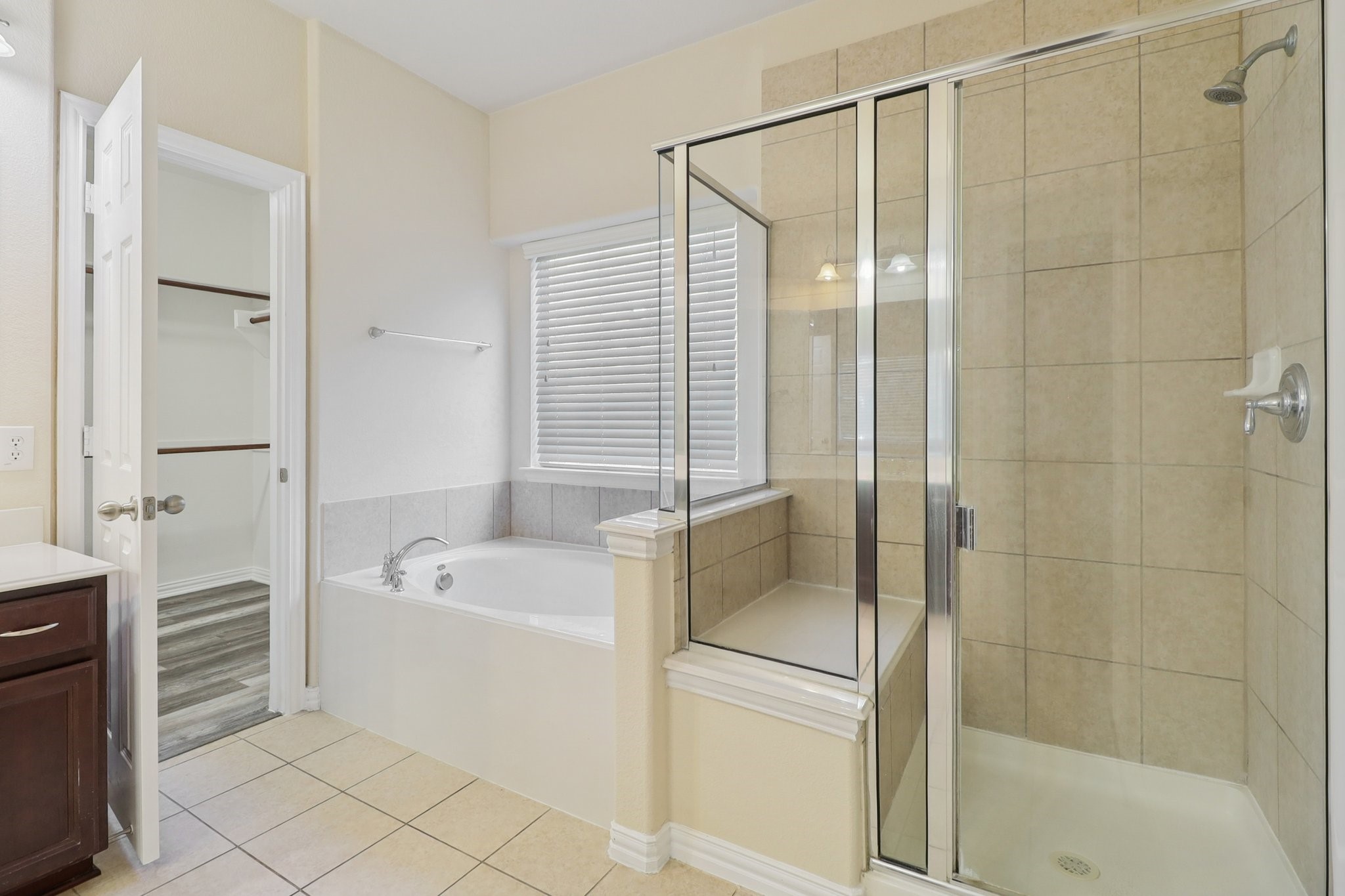 6207 Weaver Drive Arlington TX 76001