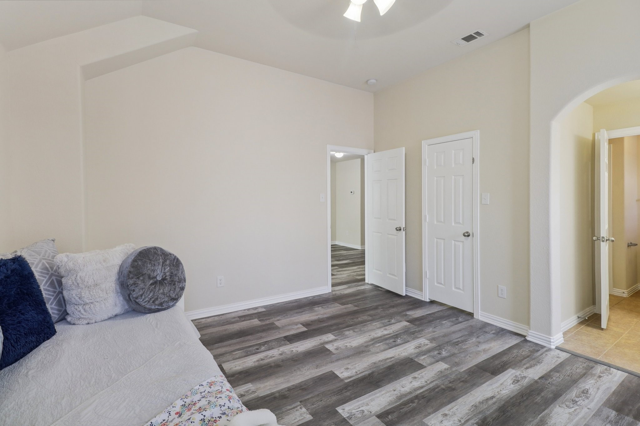 6207 Weaver Drive Arlington TX 76001