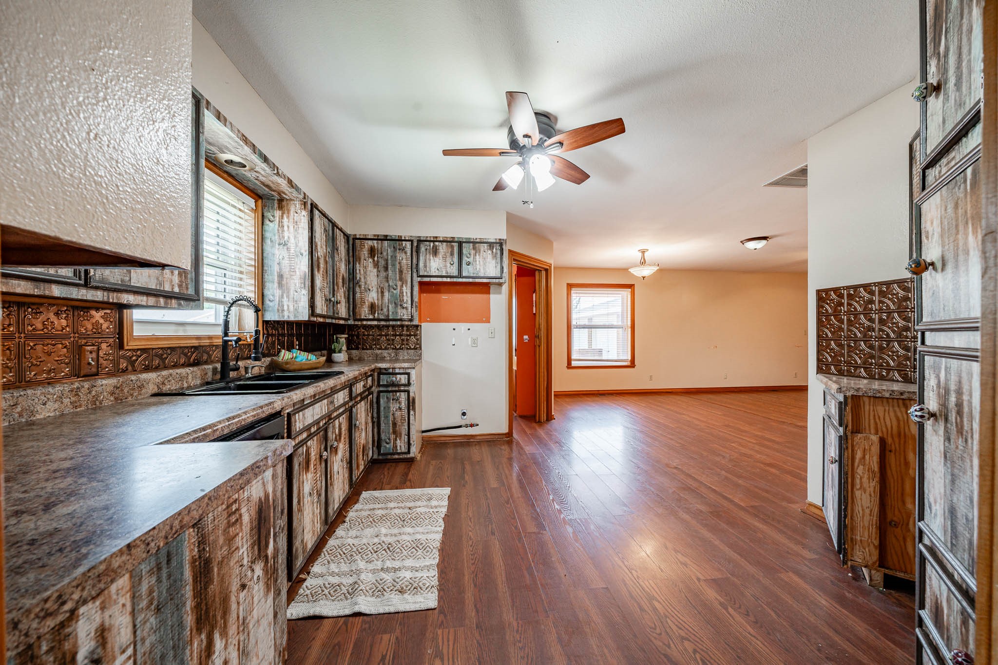 1001 E Nevada Seymour TX 76380